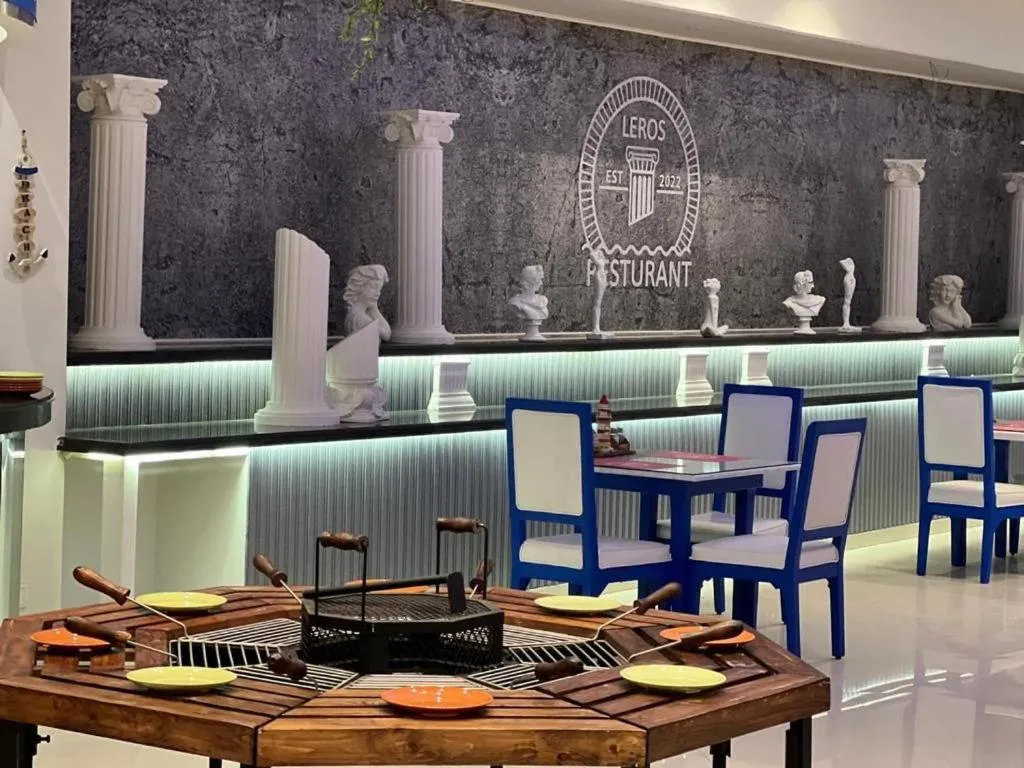 Restaurant/places to eat in Palm Beach Resort Half Moon