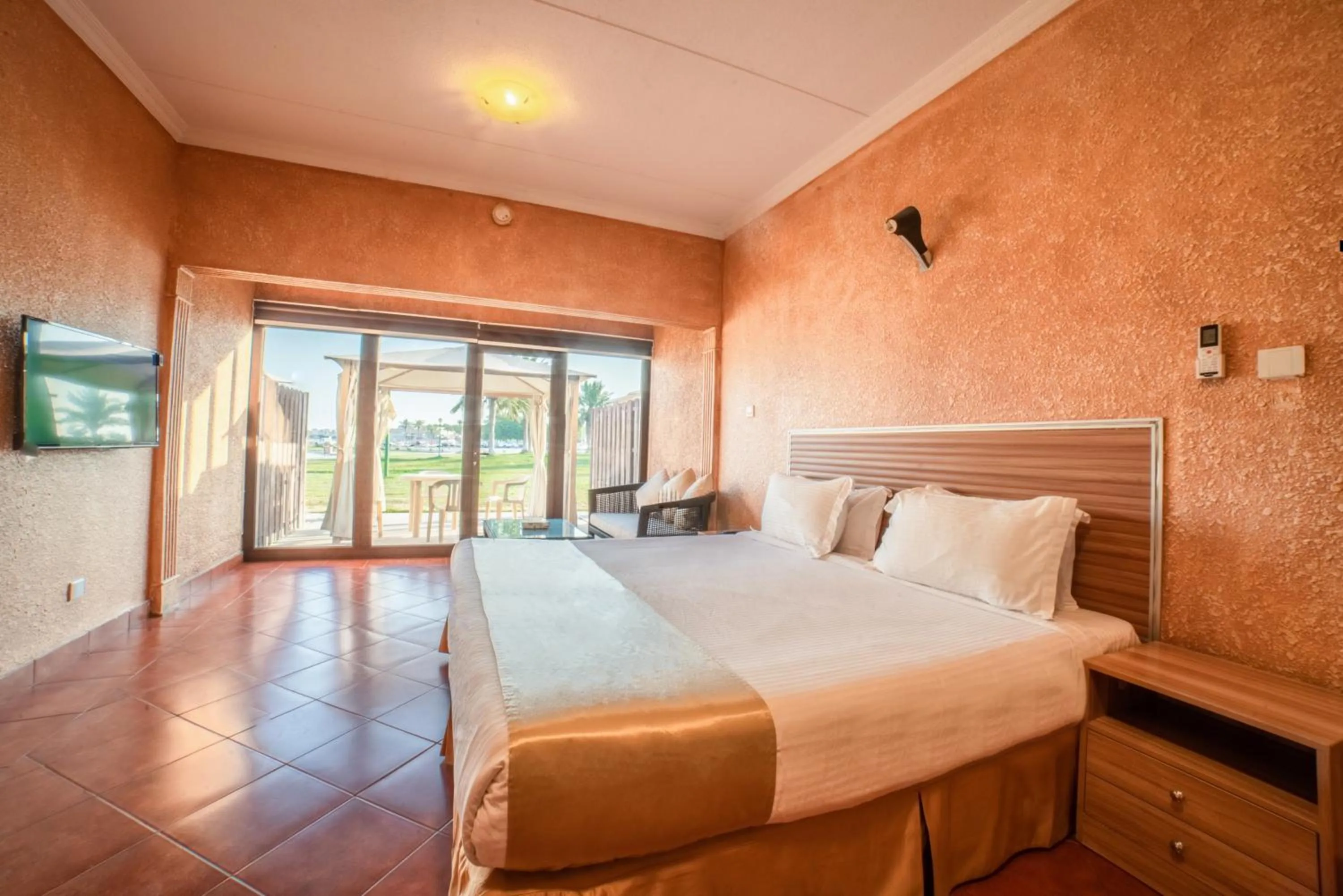 Bed in Palm Beach Resort Half Moon