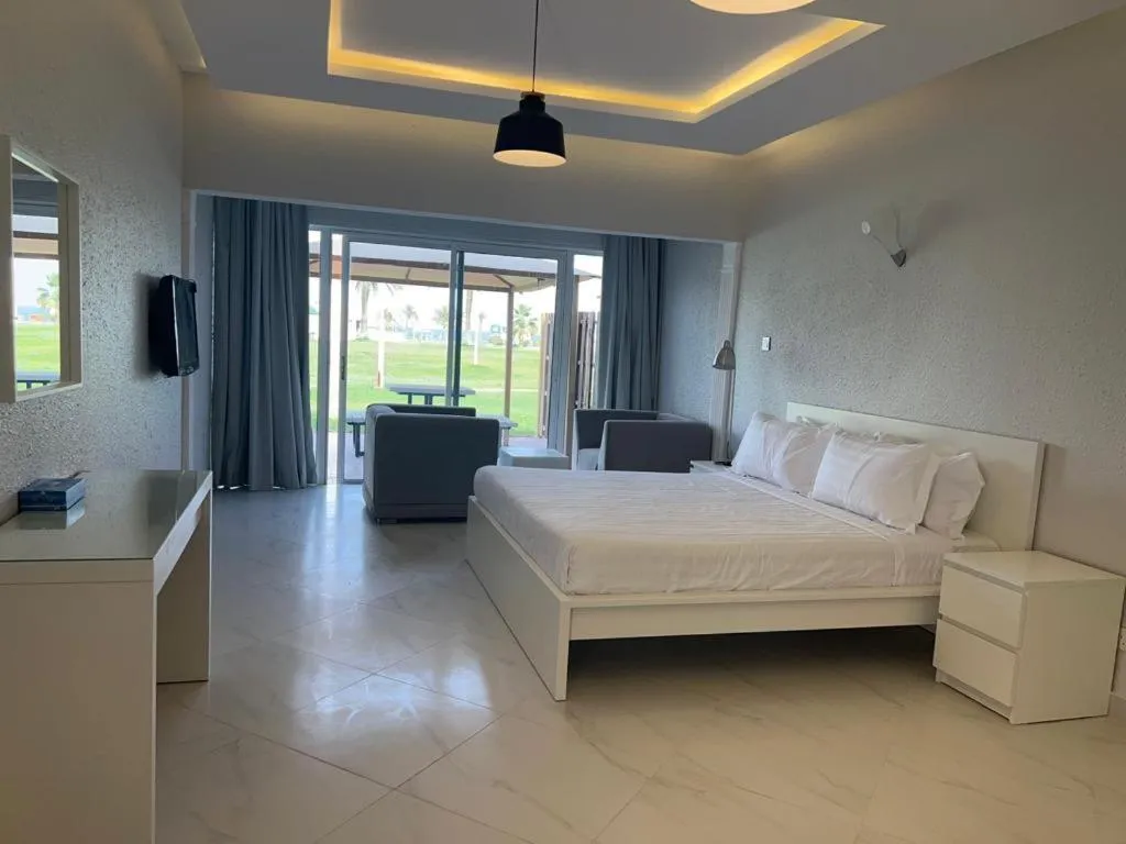 Bed in Palm Beach Resort Half Moon