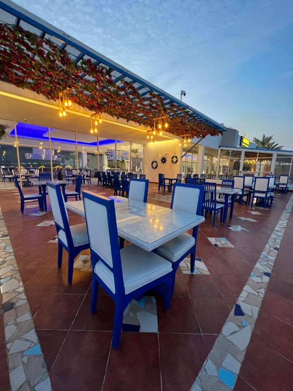 Restaurant/places to eat in Palm Beach Resort Half Moon