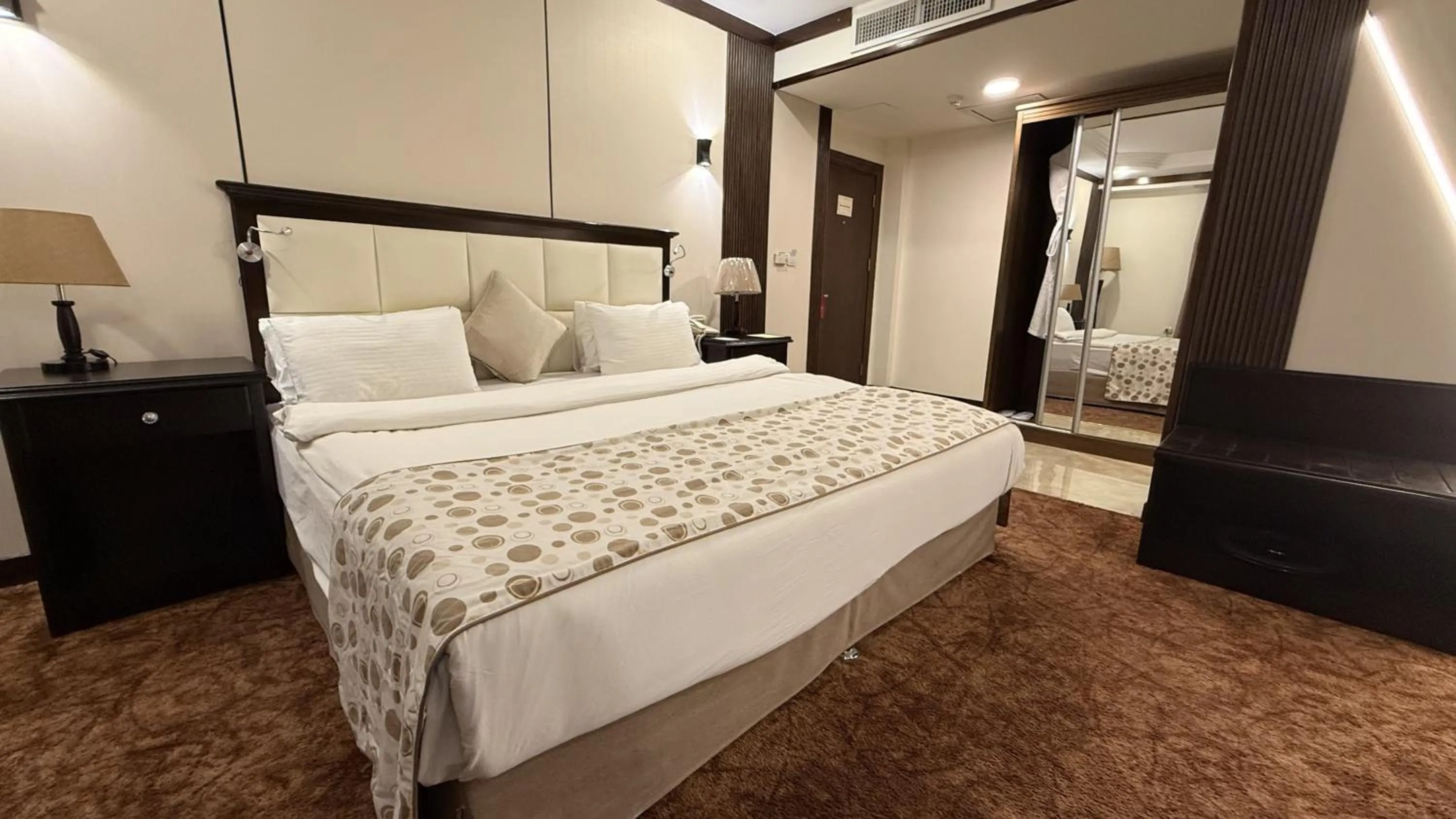 Property building, Bed in Rojina Hotel