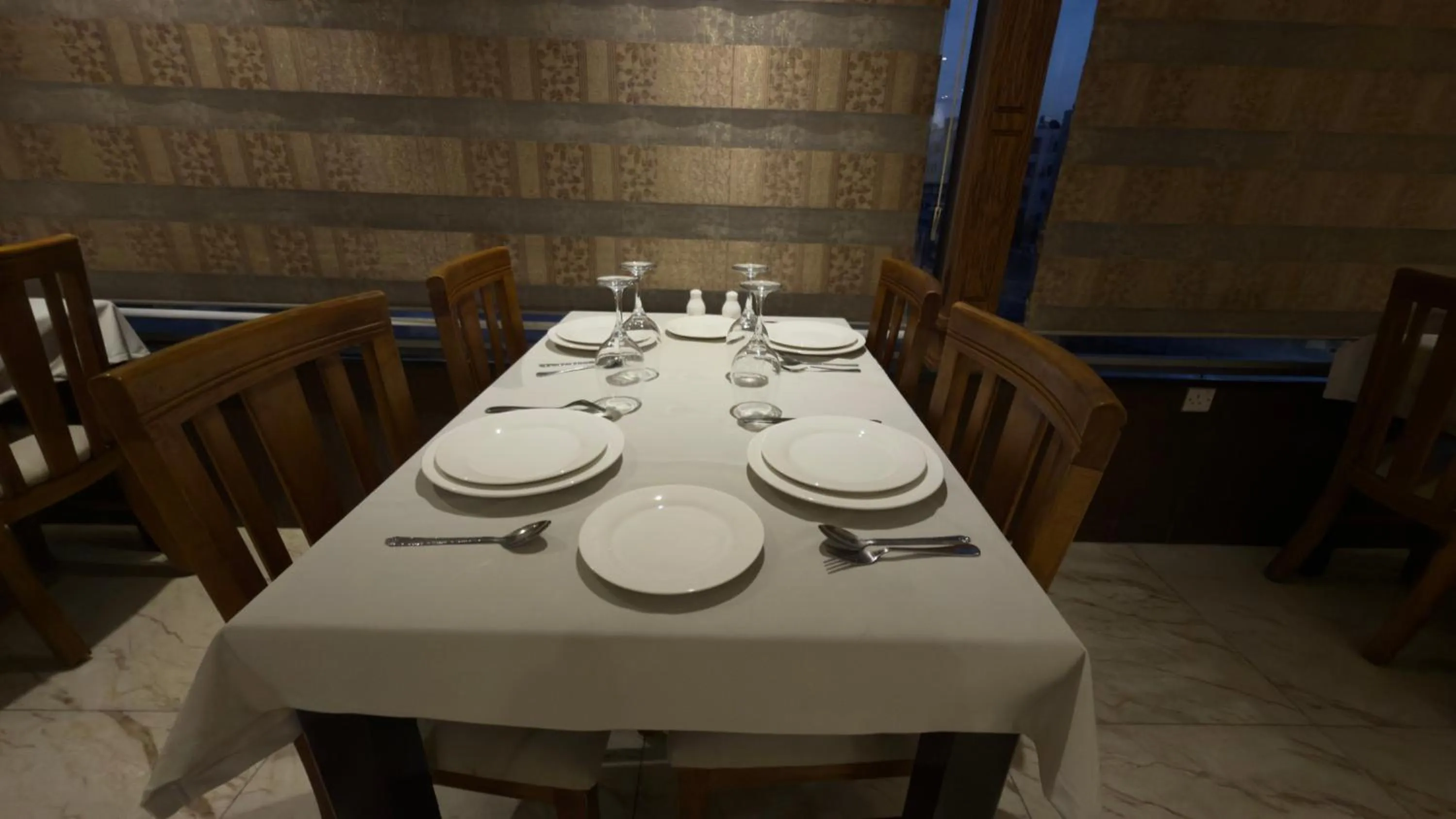 Restaurant/places to eat in Rojina Hotel