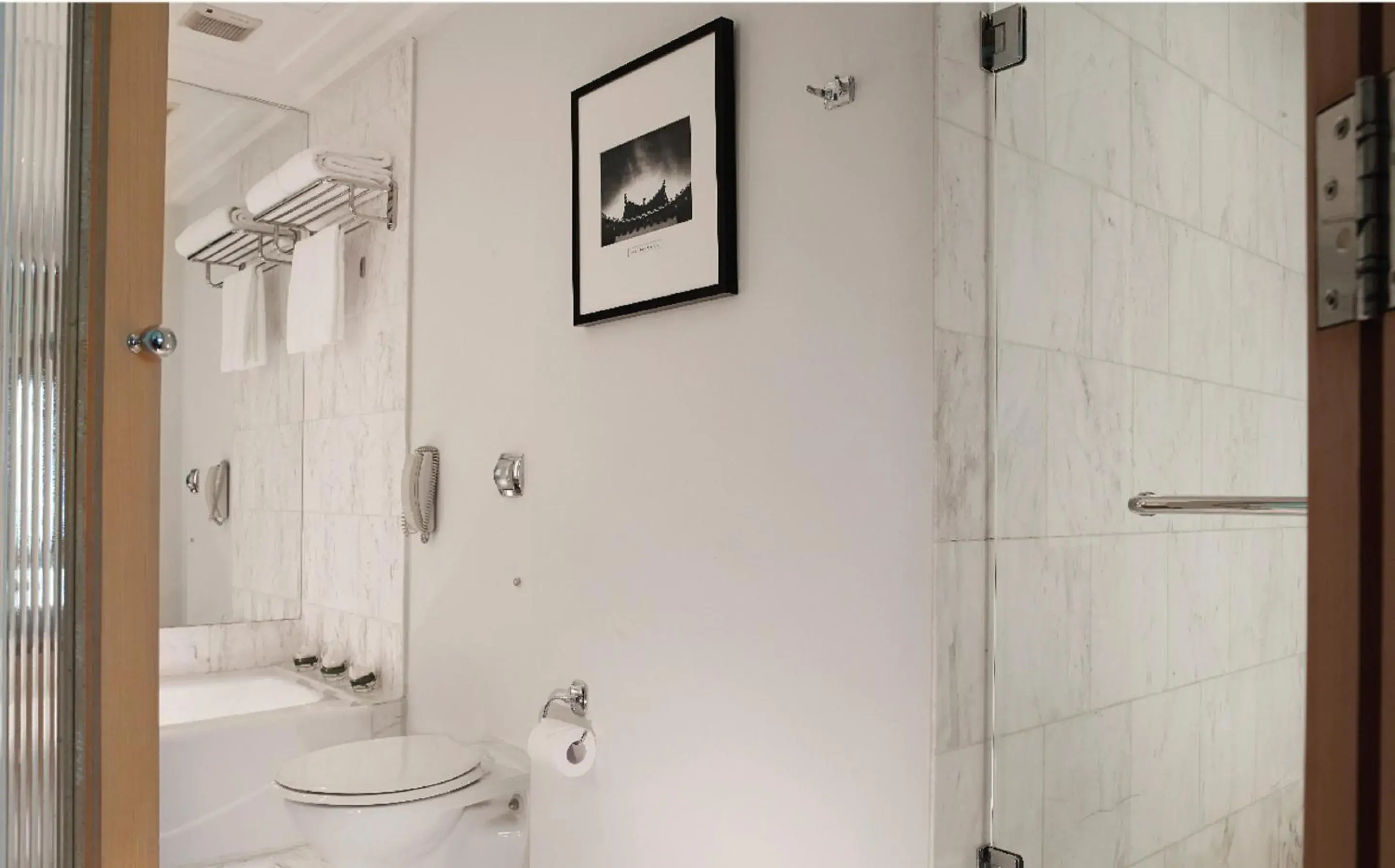 Two Bedroom Apartment with Club Lounge Access in Amara Singapore Two Bedroom Apartment with Club Lounge Access in Amara Singapore