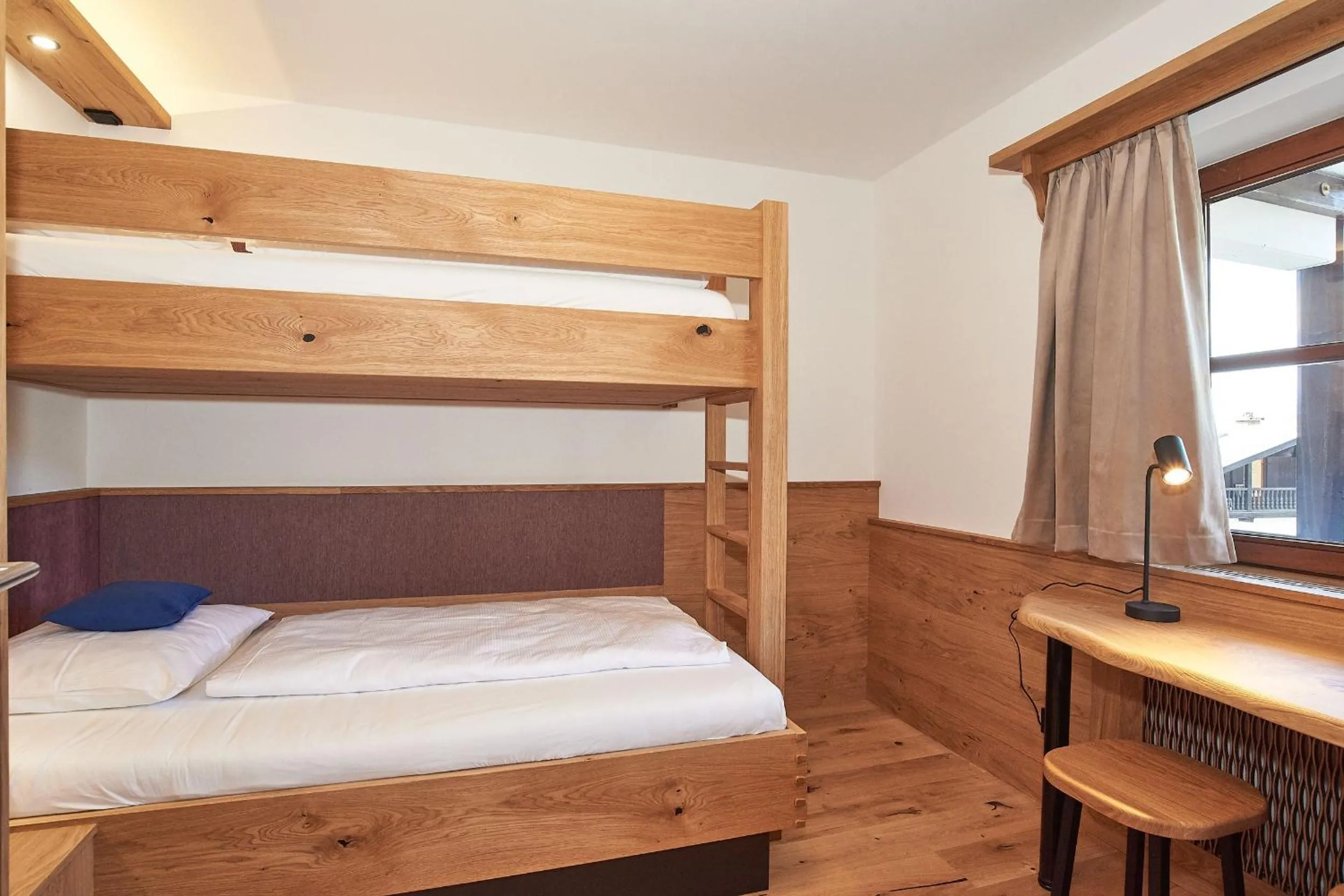 children, Bed in Alpenresidenz Buchenhöhe