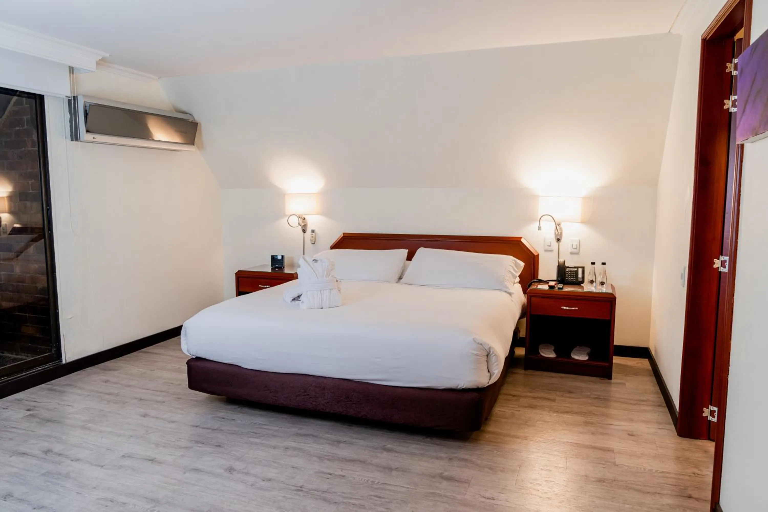 Bed in Hotel 101 Park House