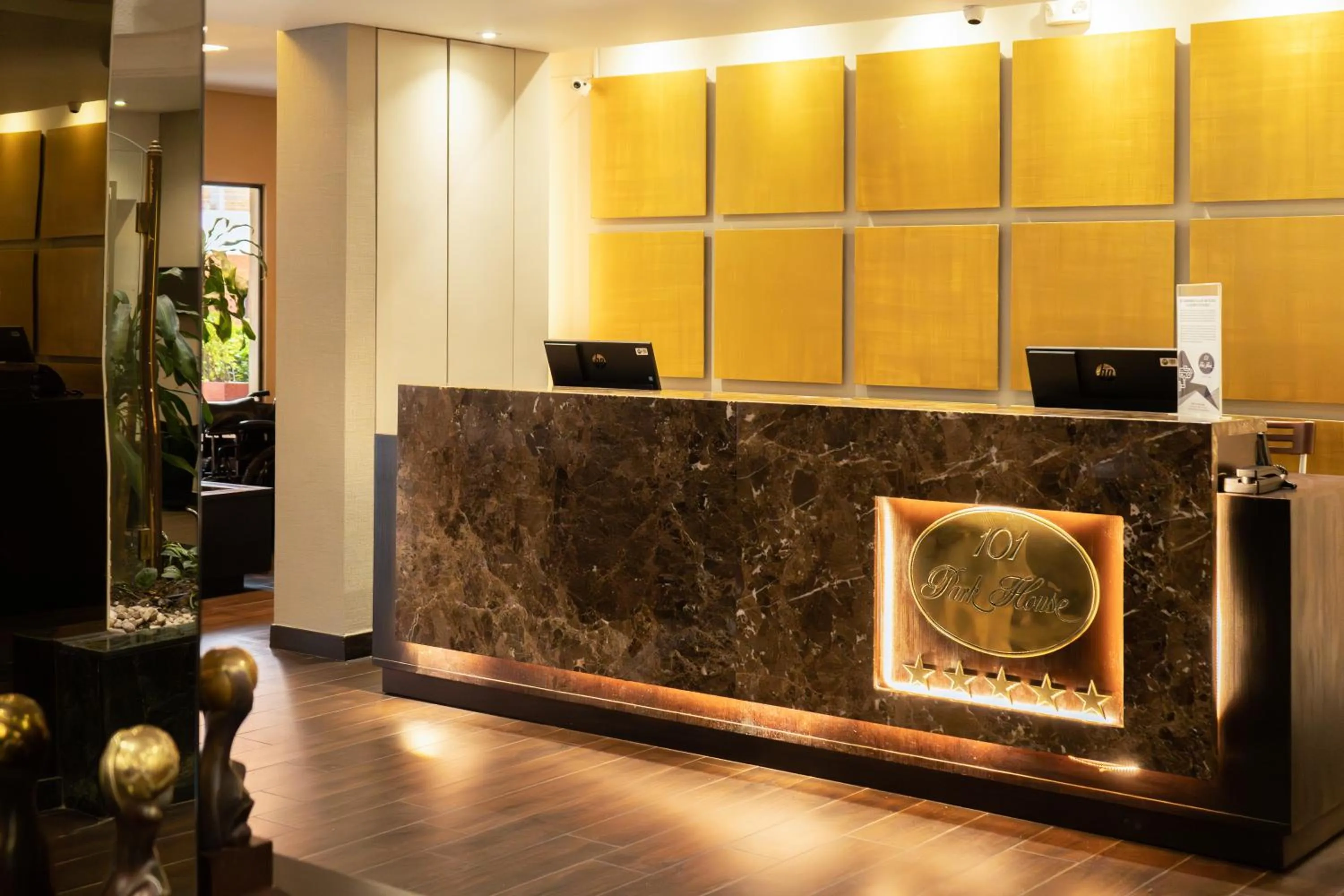 Lobby or reception in Hotel 101 Park House