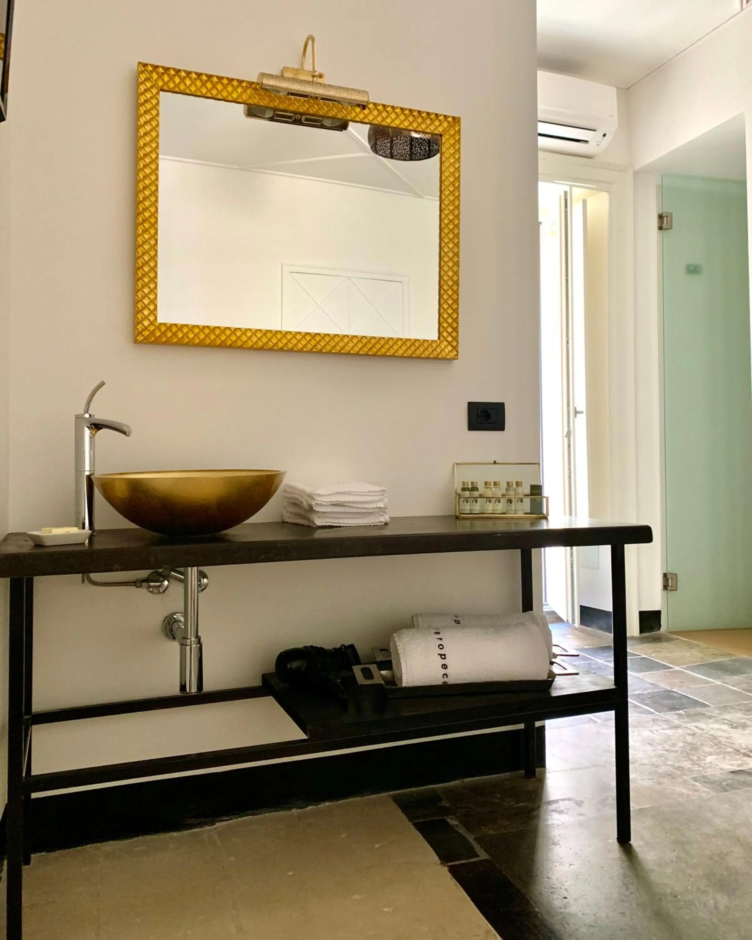 Bathroom in neropece