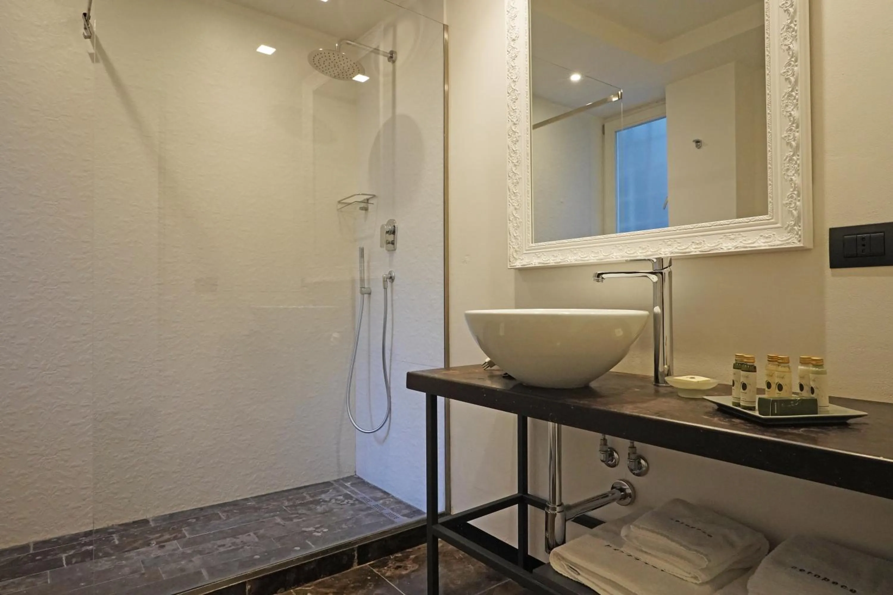 Bathroom in neropece