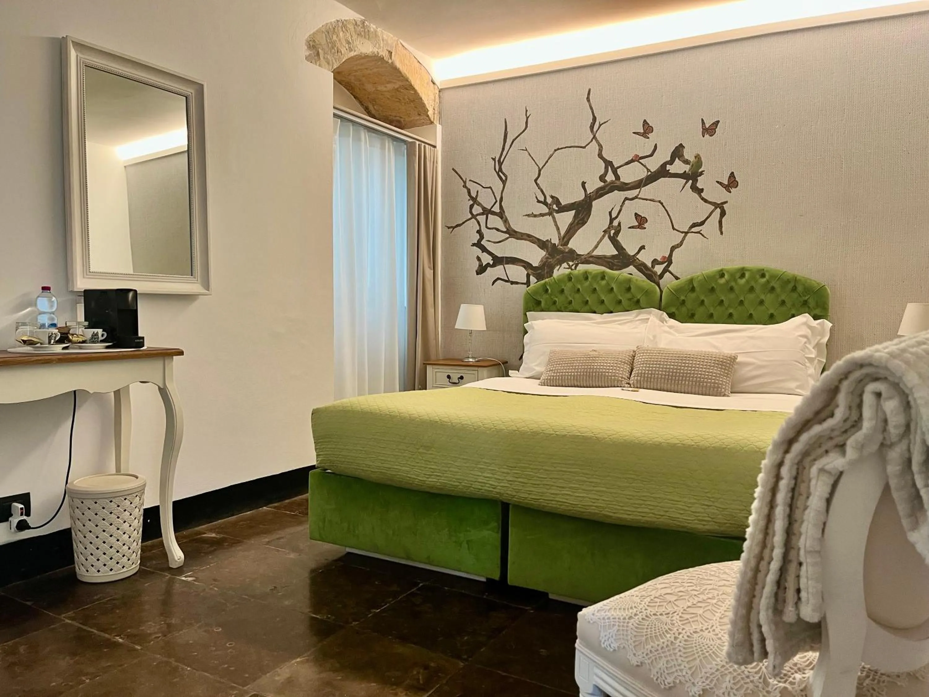 Bedroom, Bed in neropece