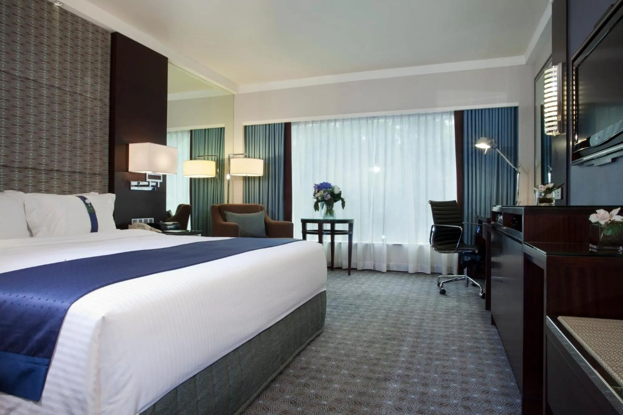 Photo of the whole room, Bed in Holiday Inn Singapore Orchard City Centre by IHG