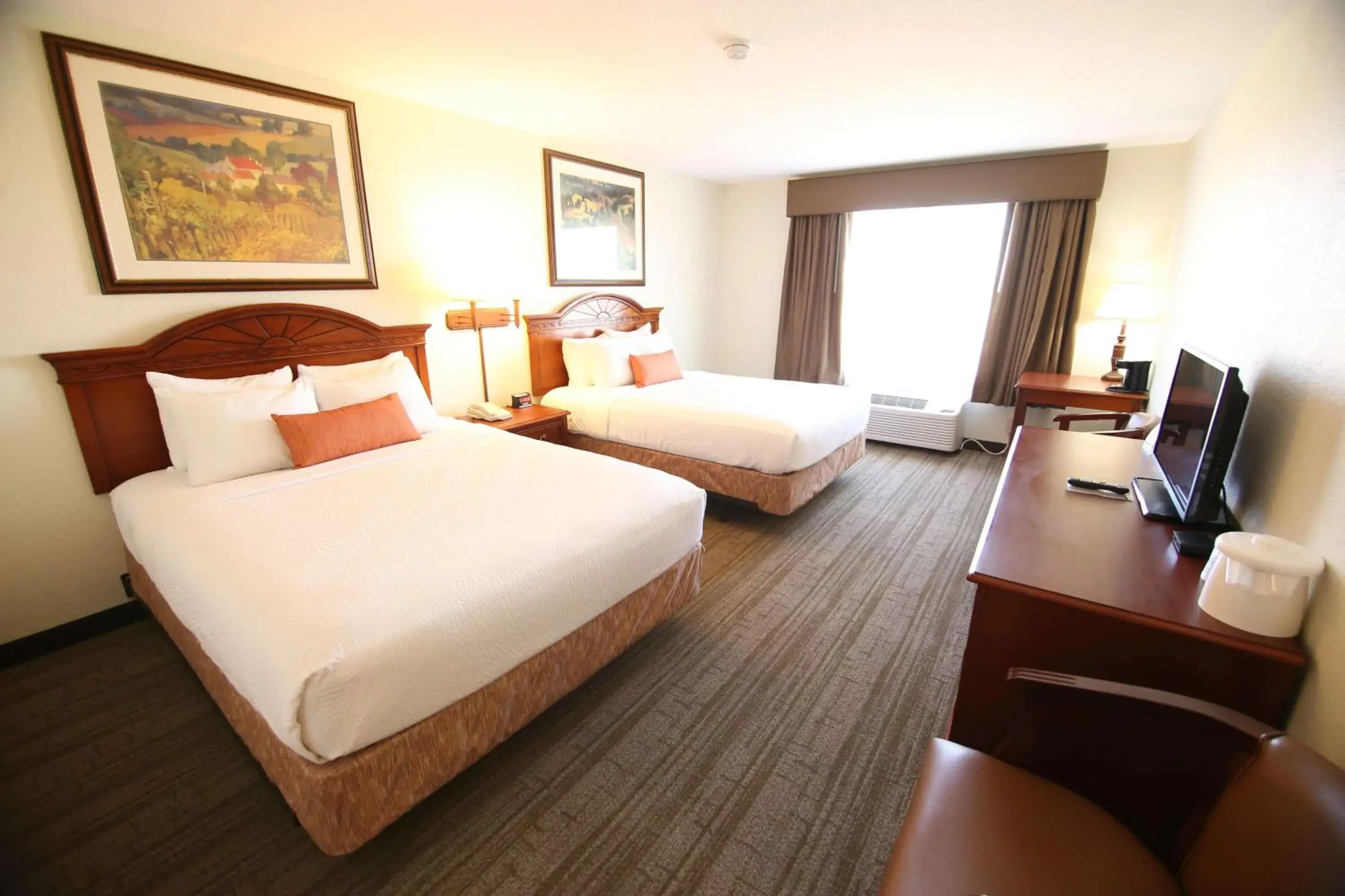 Bedroom, Bed in Crown Pointe Lodge; BW Signature Collection Bedroom, Bed in Crown Pointe Lodge; BW Signature Collection