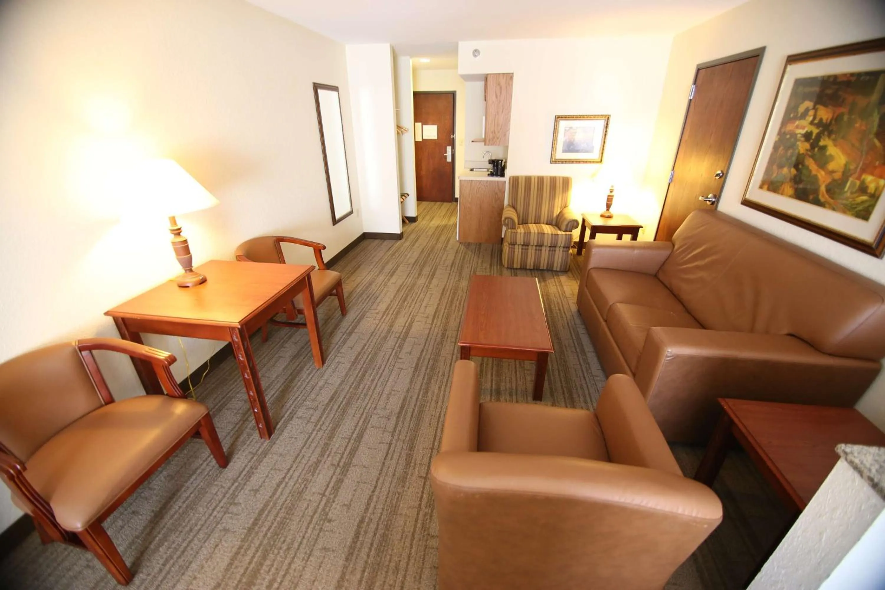 Photo of the whole room in Crown Pointe Lodge; BW Signature Collection