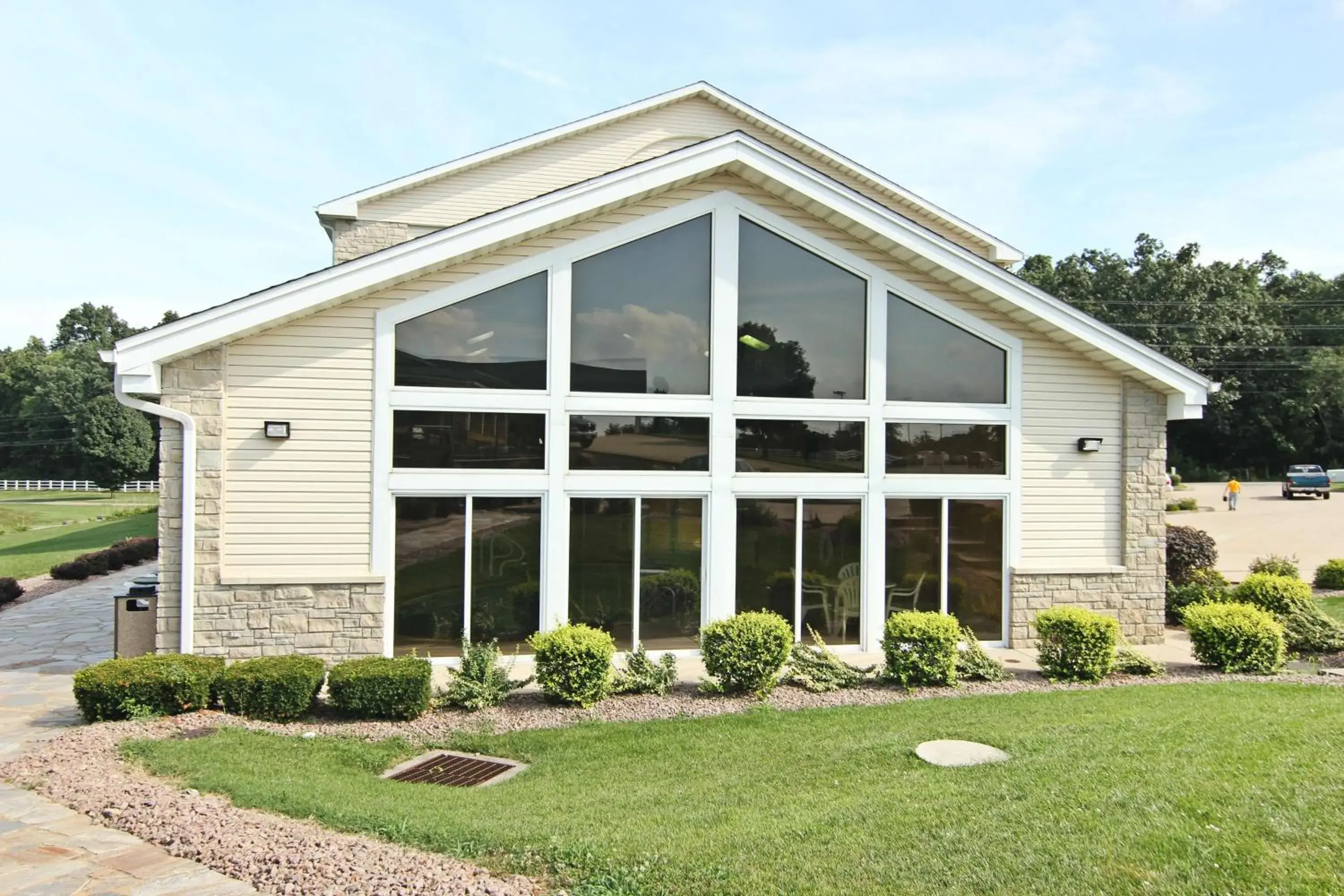 Property building in Crown Pointe Lodge; BW Signature Collection Property building in Crown Pointe Lodge; BW Signature Collection