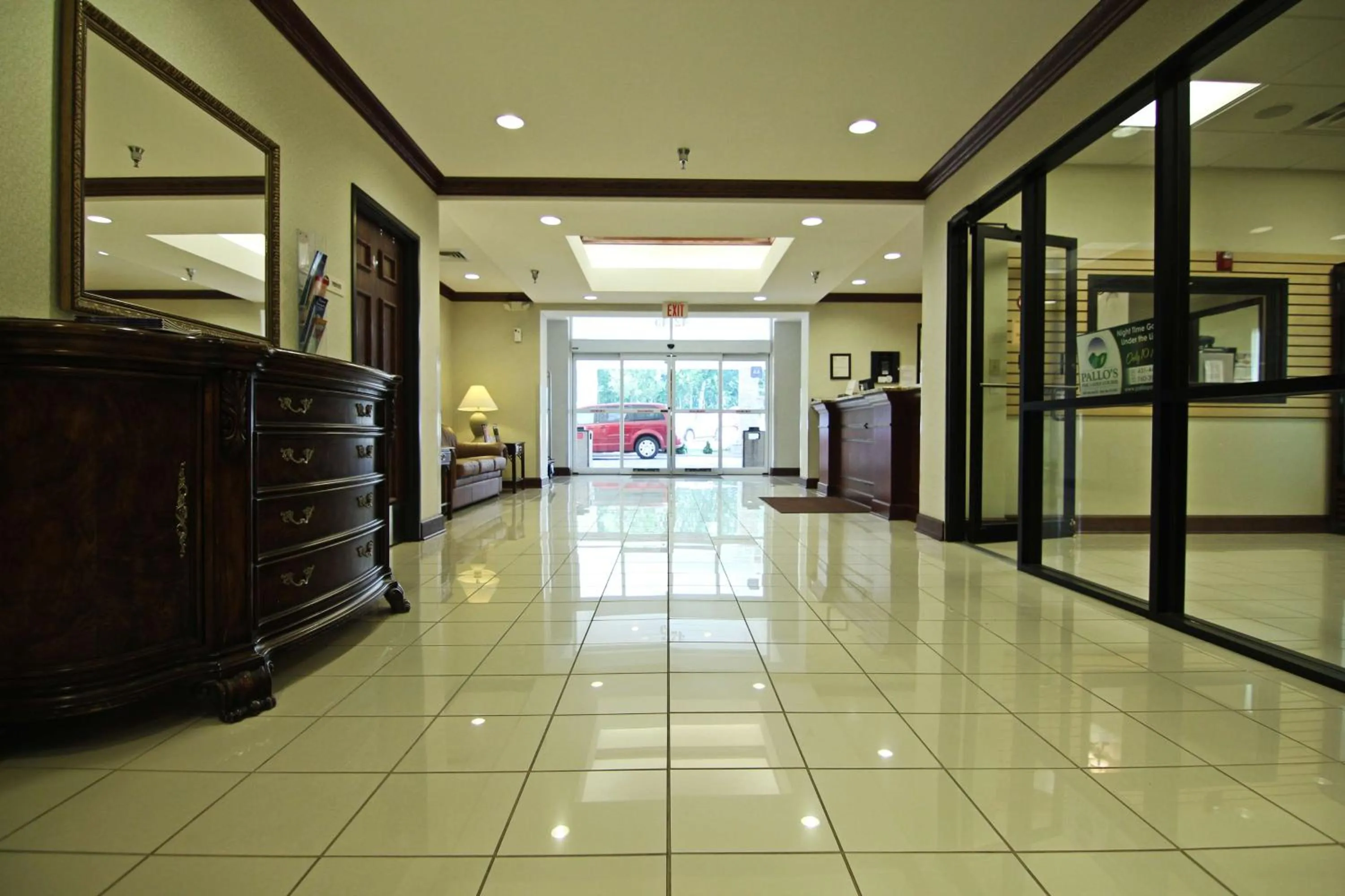 Lobby or reception in Crown Pointe Lodge; BW Signature Collection