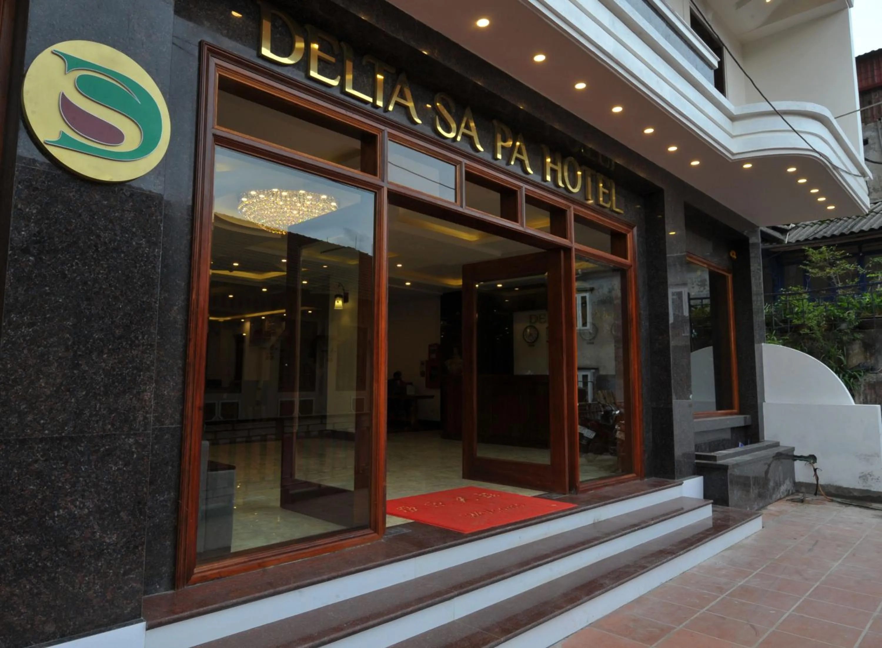 Facade/entrance in Delta Sapa Hotel - Old Quarter Center