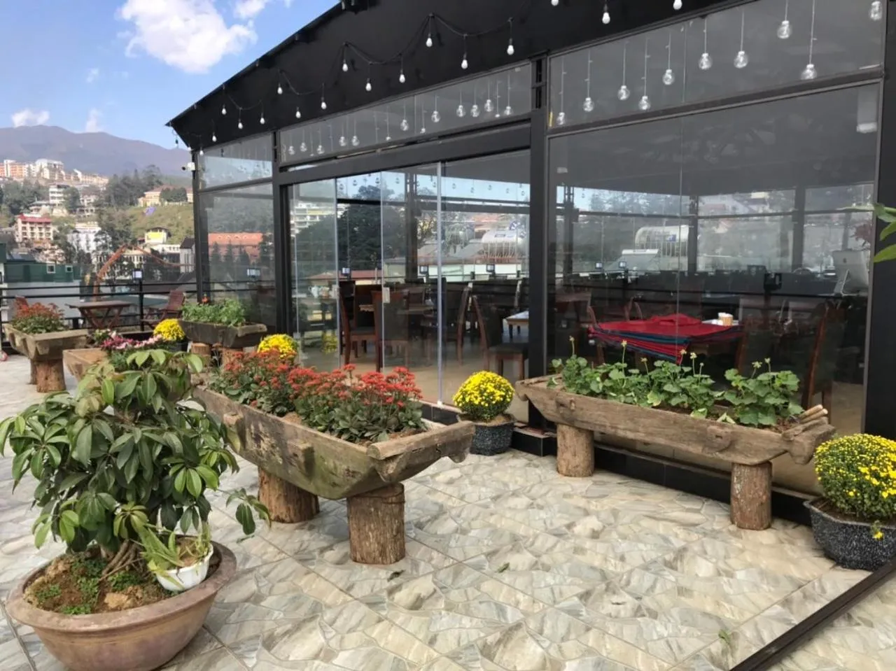 Restaurant/places to eat in Delta Sapa Hotel - Old Quarter Center