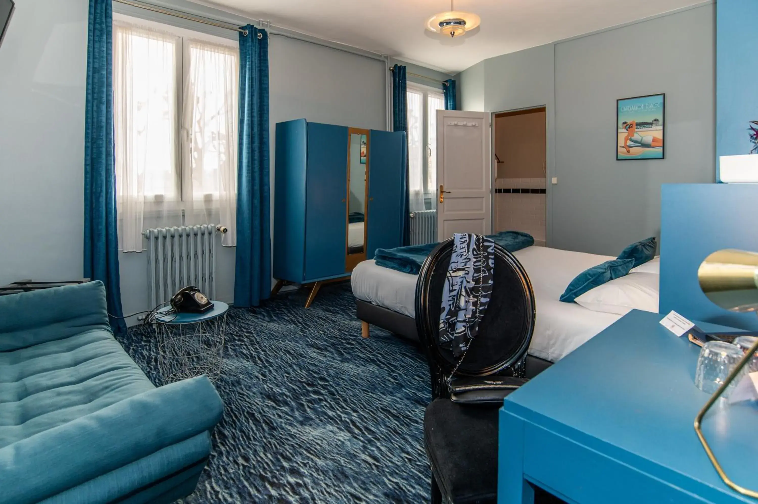 Bed in The Originals Boutique, Hôtel Victoria, Châtelaillon-Plage Bed in The Originals Boutique, Hôtel Victoria, Châtelaillon-Plage