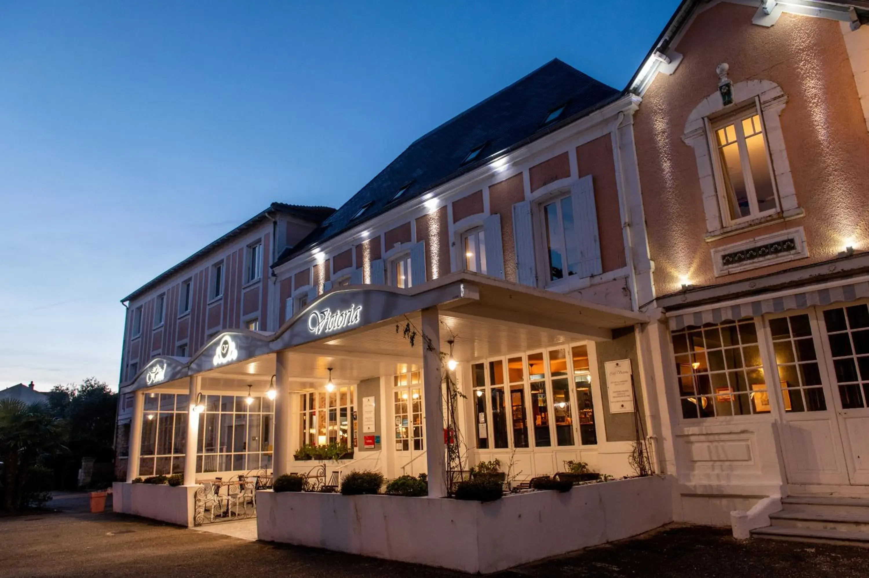 Property building in The Originals Boutique, Hôtel Victoria, Châtelaillon-Plage Property building in The Originals Boutique, Hôtel Victoria, Châtelaillon-Plage