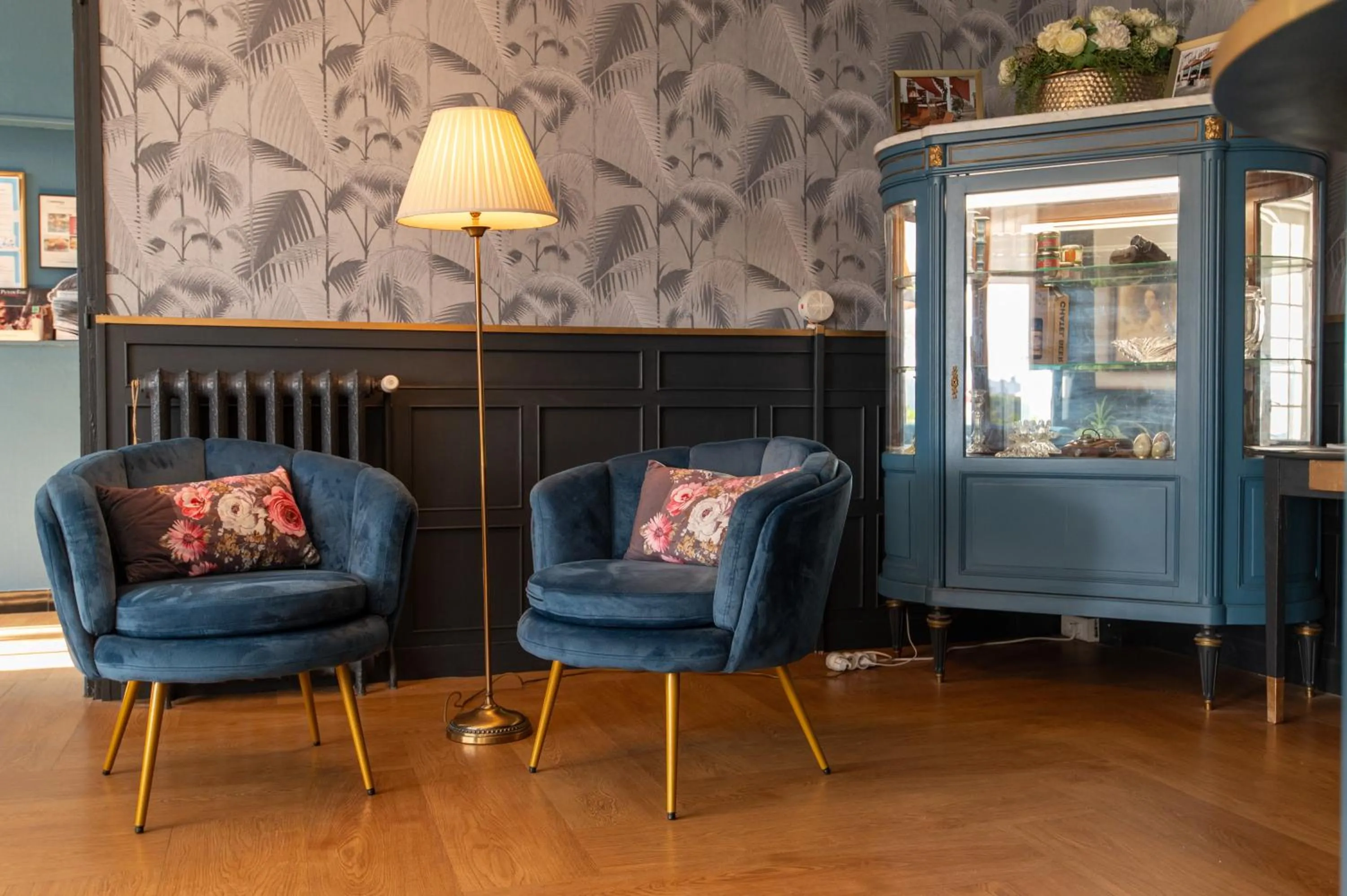 Lobby or reception in The Originals Boutique, Hôtel Victoria, Châtelaillon-Plage