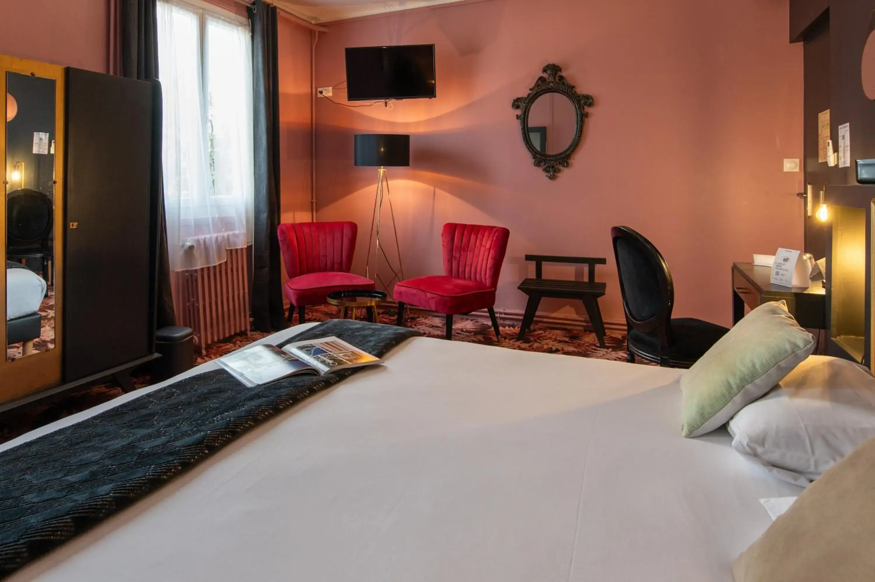 Bed in The Originals Boutique, Hôtel Victoria, Châtelaillon-Plage Bed in The Originals Boutique, Hôtel Victoria, Châtelaillon-Plage