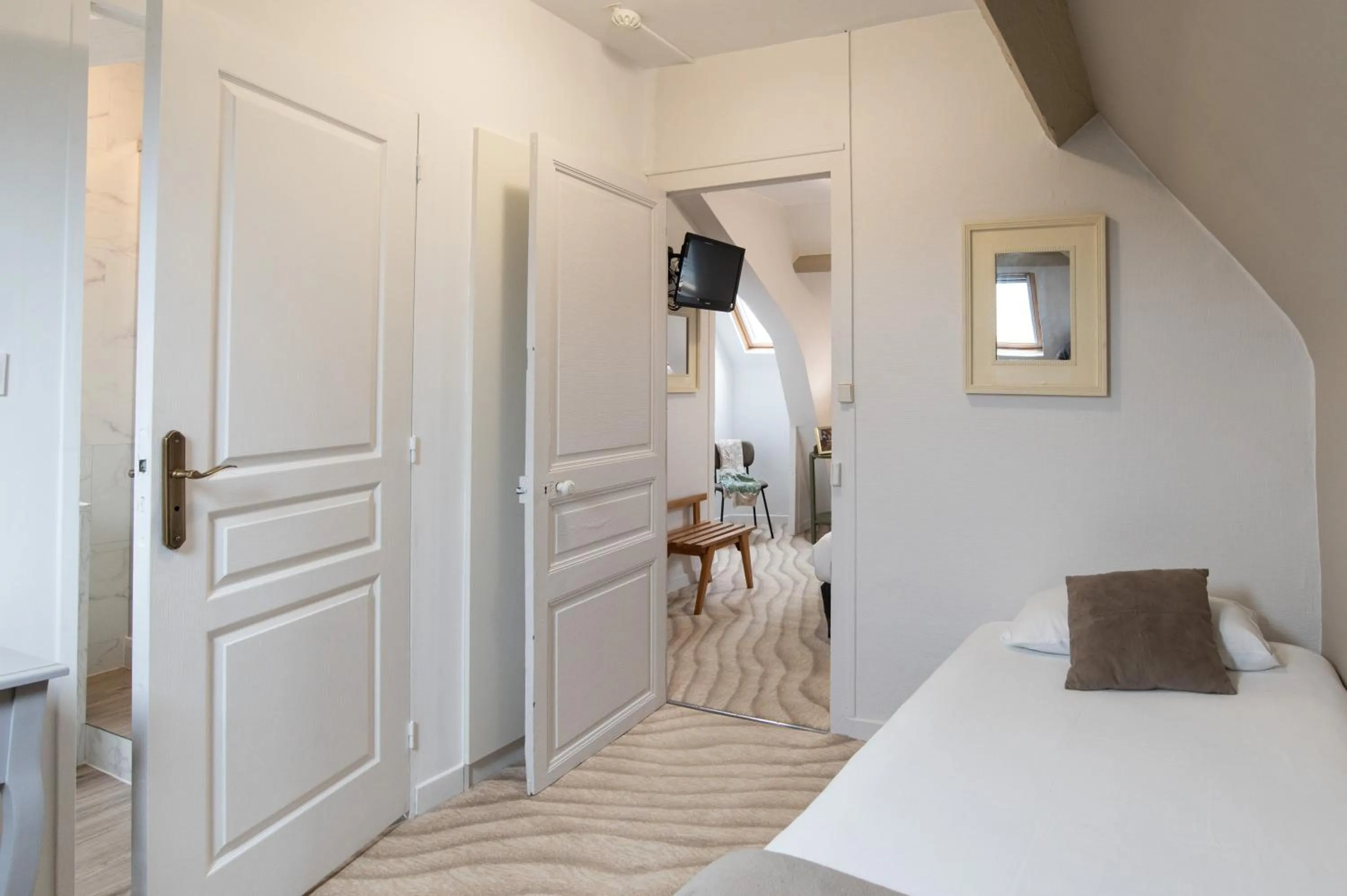 Bed in The Originals Boutique, Hôtel Victoria, Châtelaillon-Plage