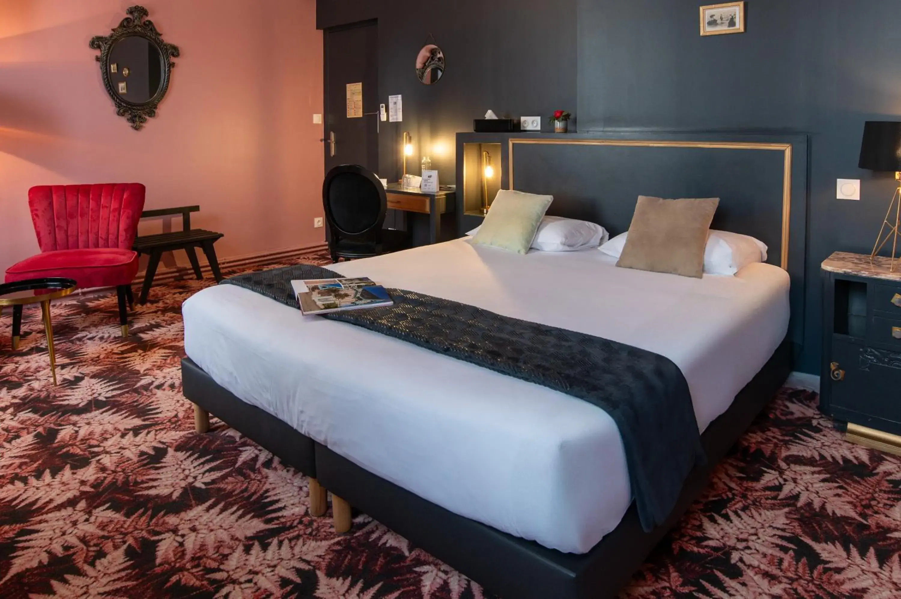 Bed in The Originals Boutique, Hôtel Victoria, Châtelaillon-Plage Bed in The Originals Boutique, Hôtel Victoria, Châtelaillon-Plage