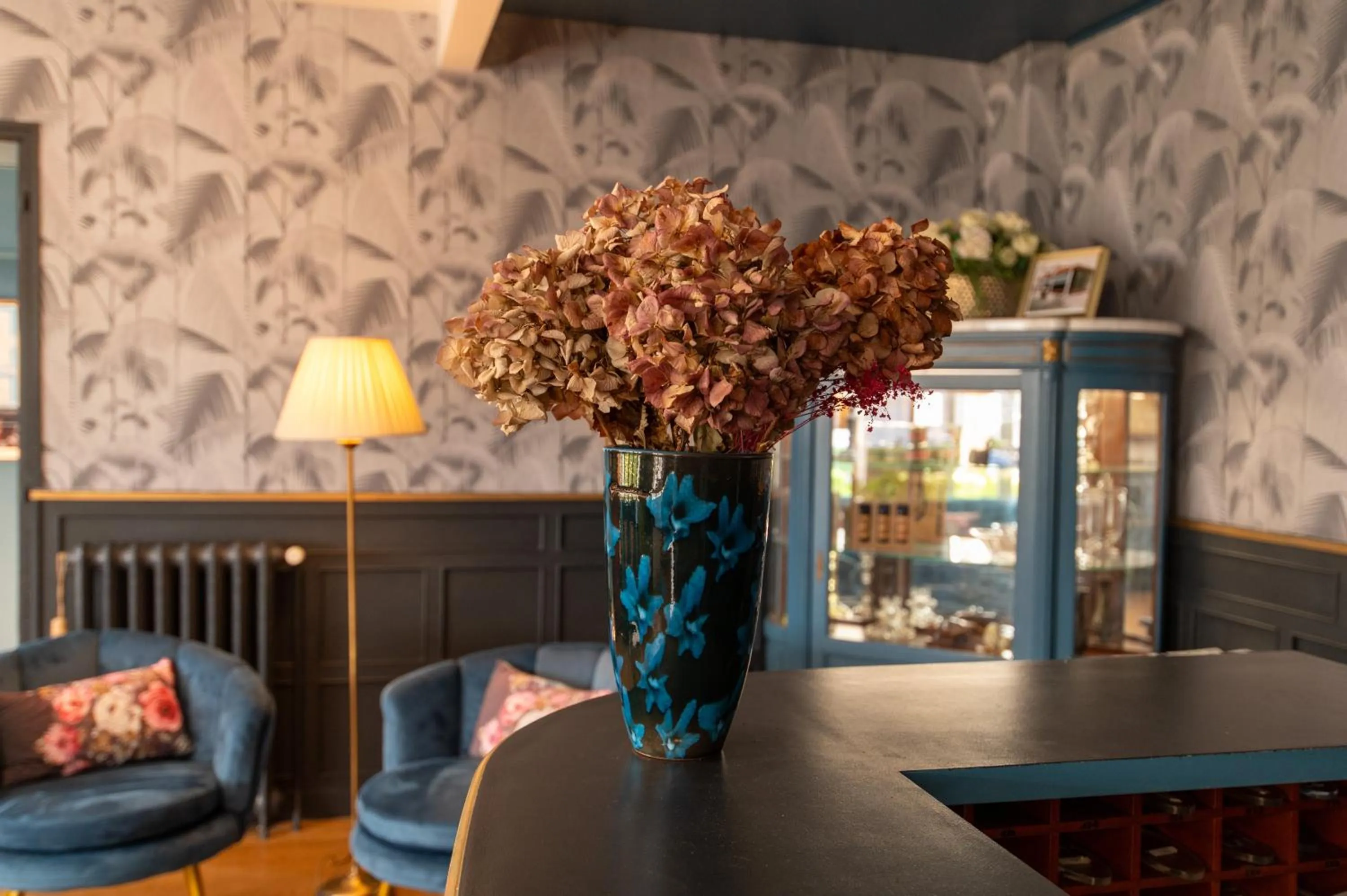 Lobby or reception in The Originals Boutique, Hôtel Victoria, Châtelaillon-Plage