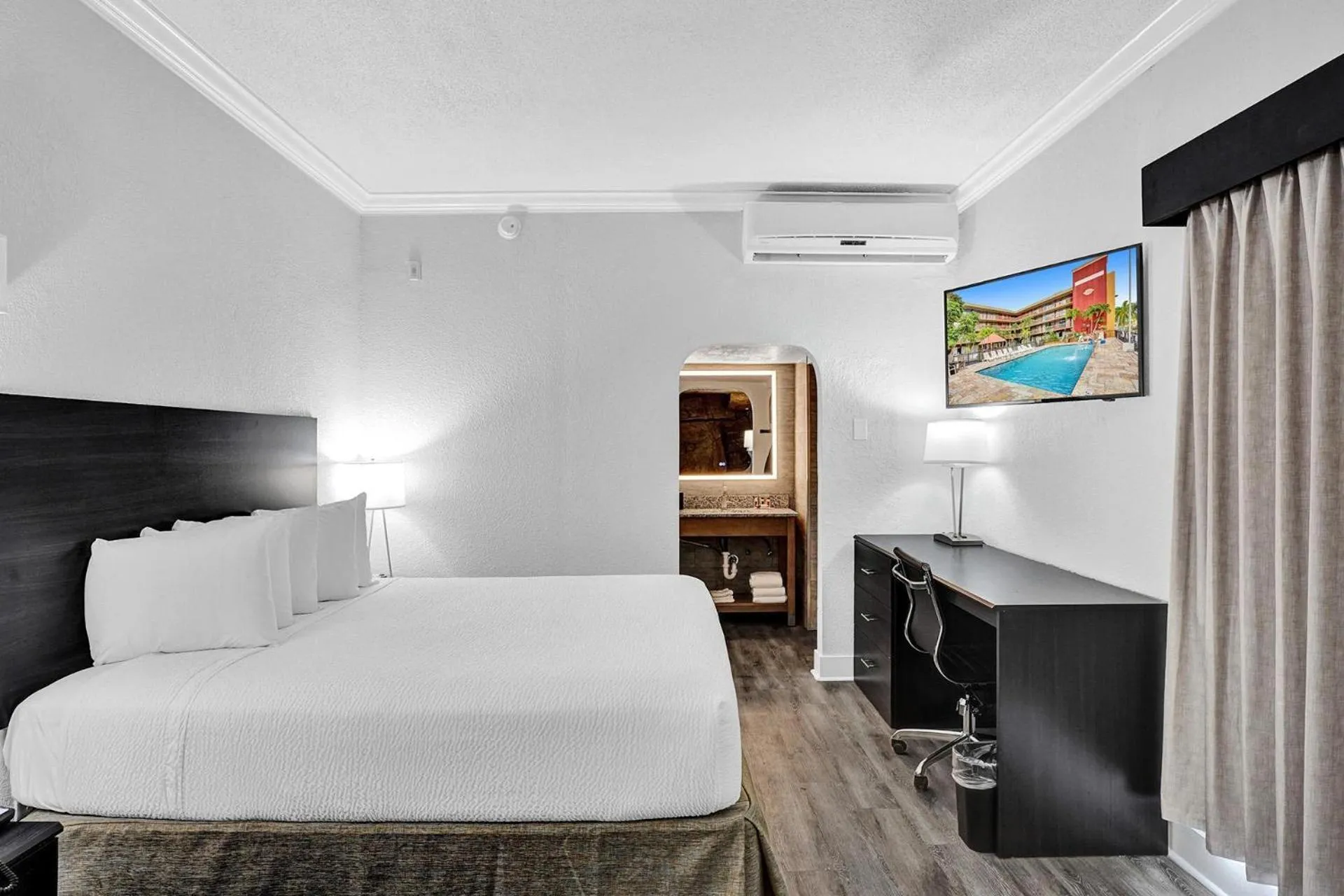 Bedroom, Bed in The Harrison Hotel, an Ascend Collection Hotel