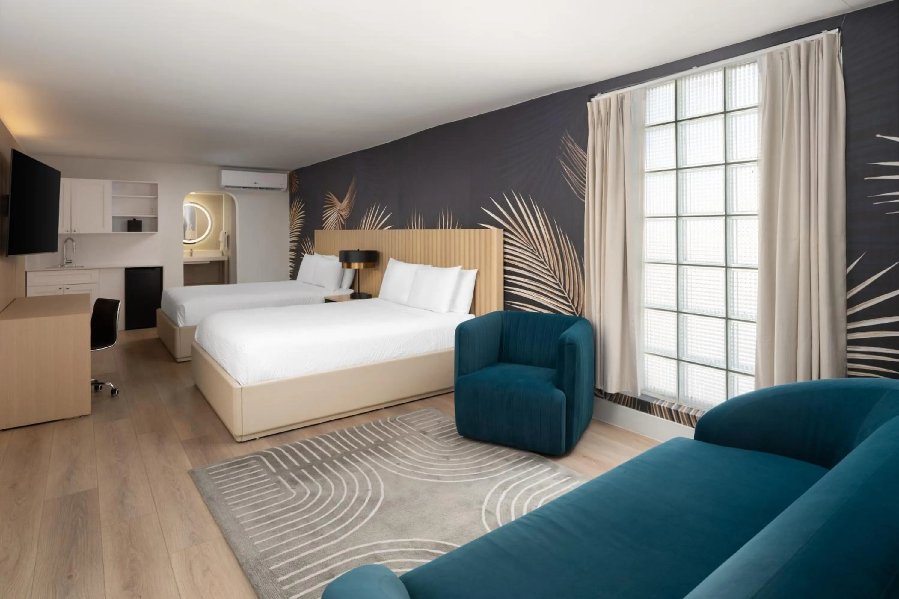 Bedroom, Bed in The Harrison Downtown Hollywood