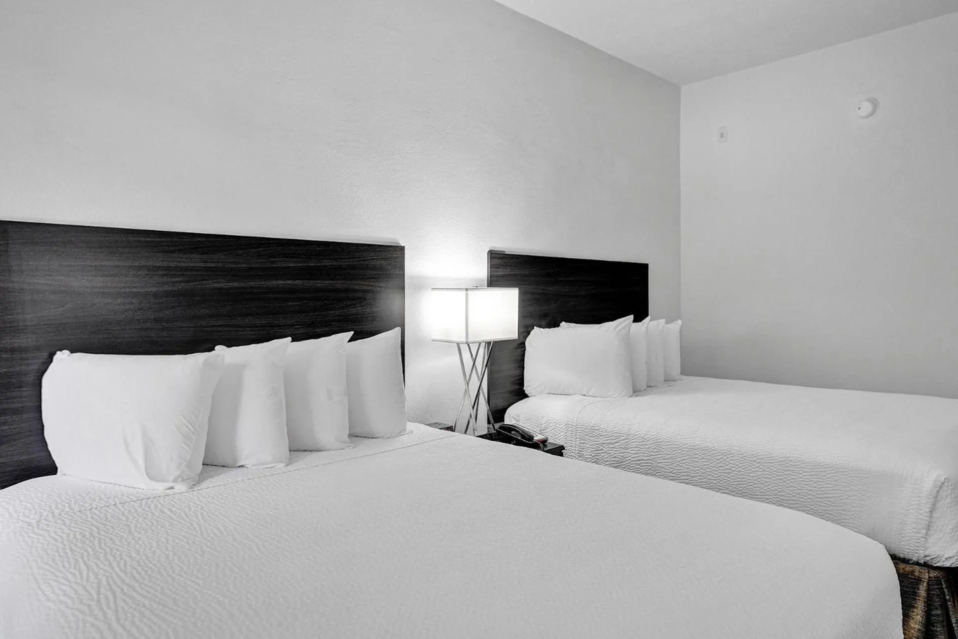 Bedroom, Bed in The Harrison Hotel, an Ascend Collection Hotel