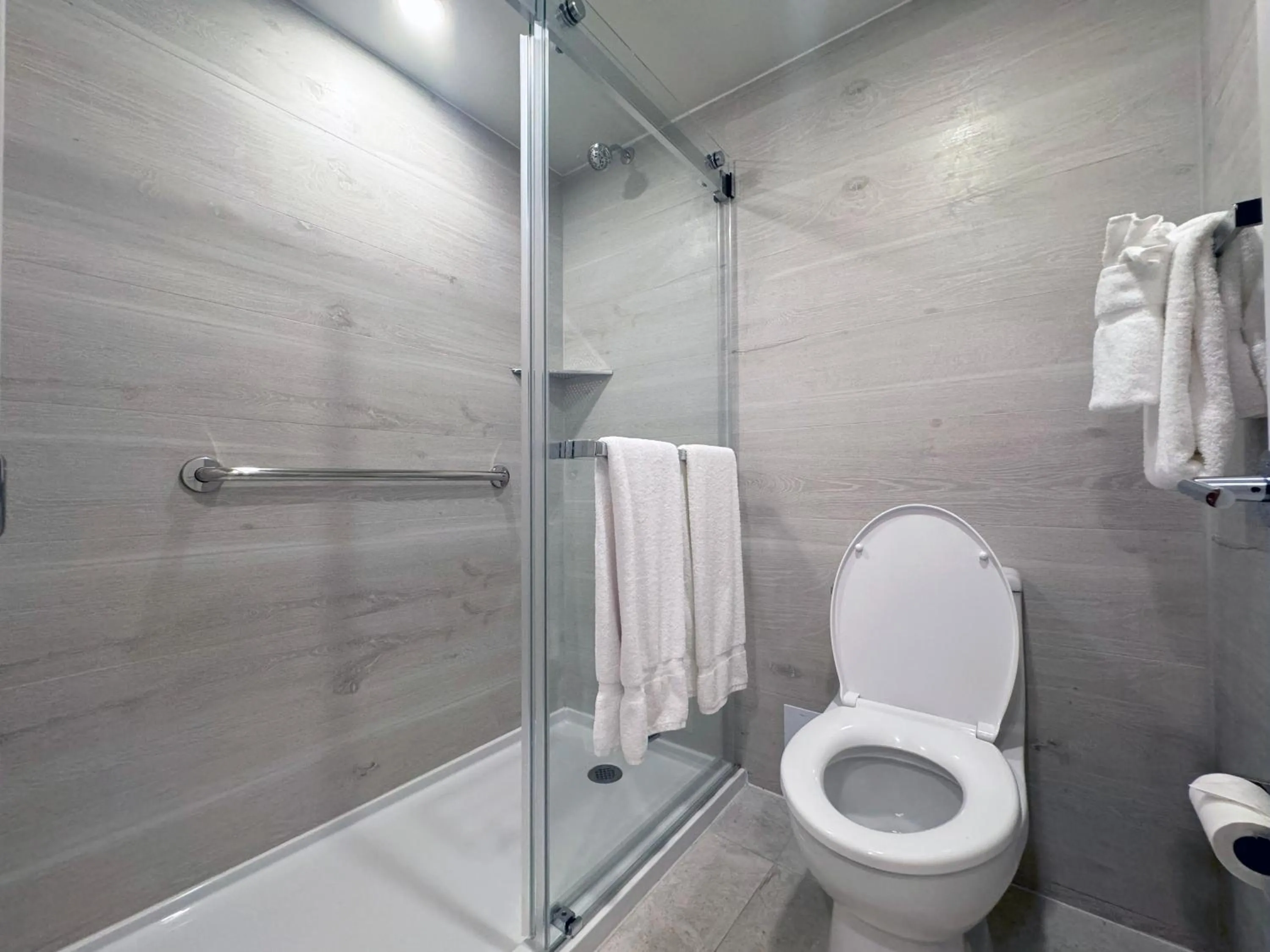 Bathroom in The Harrison Downtown Hollywood