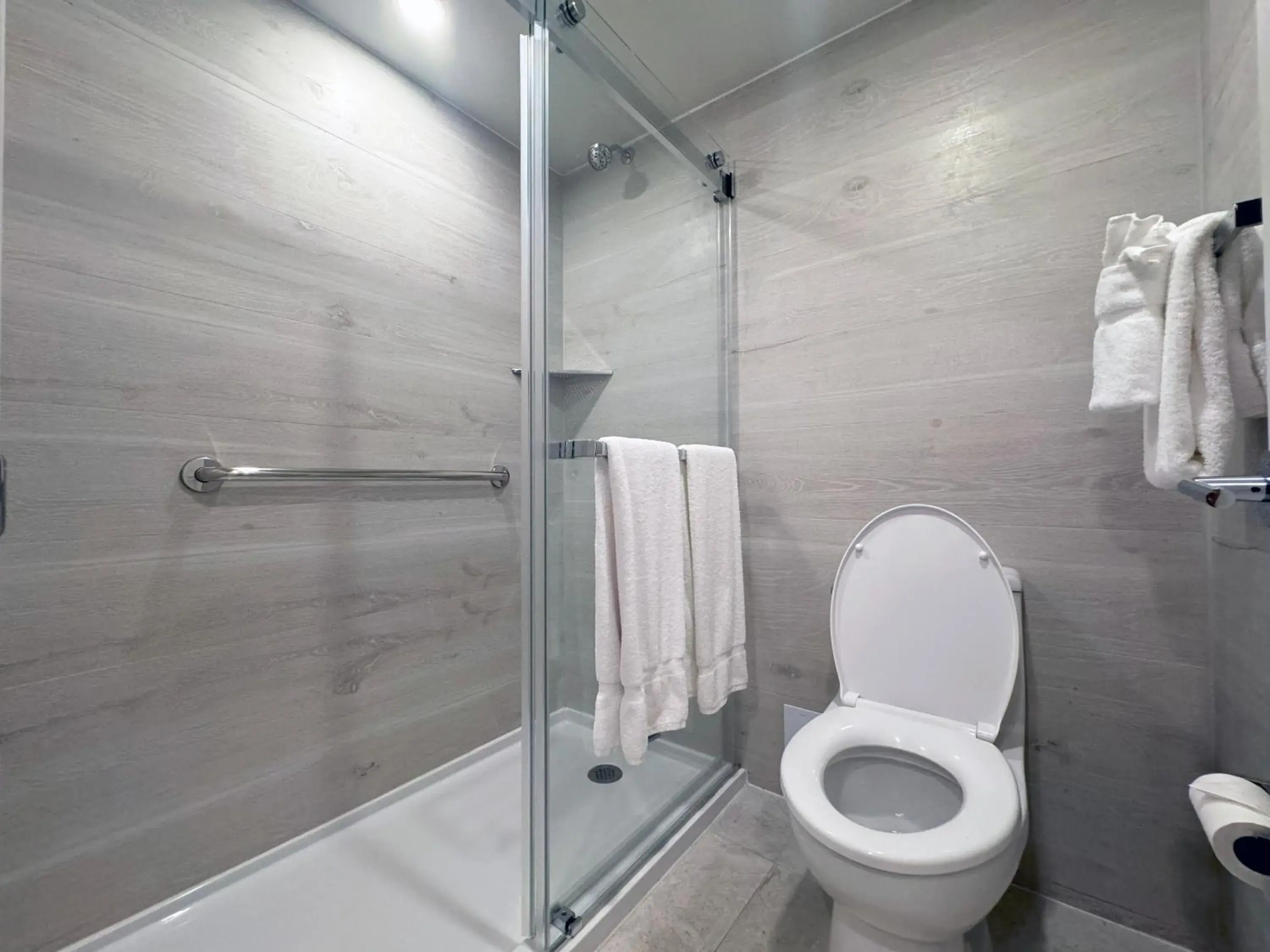 Bathroom in The Harrison Downtown Hollywood Bathroom in The Harrison Downtown Hollywood