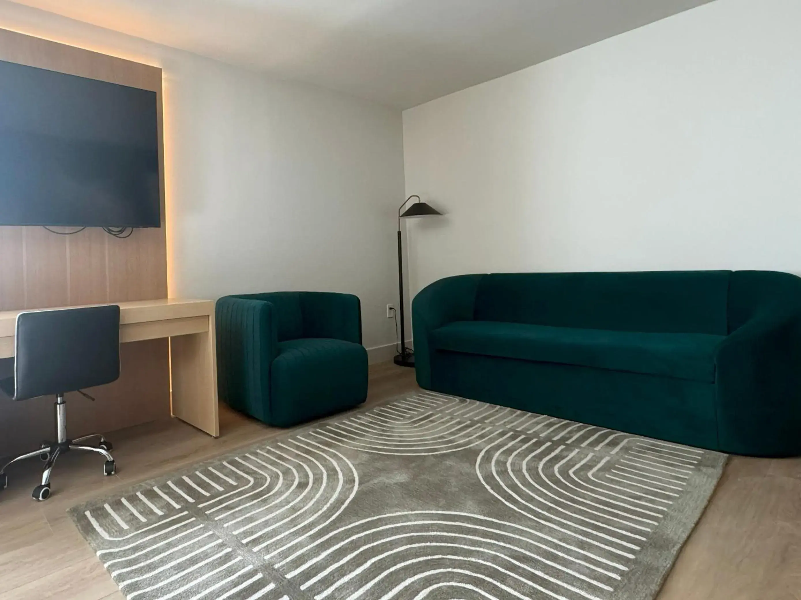 TV and multimedia in The Harrison Downtown Hollywood TV and multimedia in The Harrison Downtown Hollywood