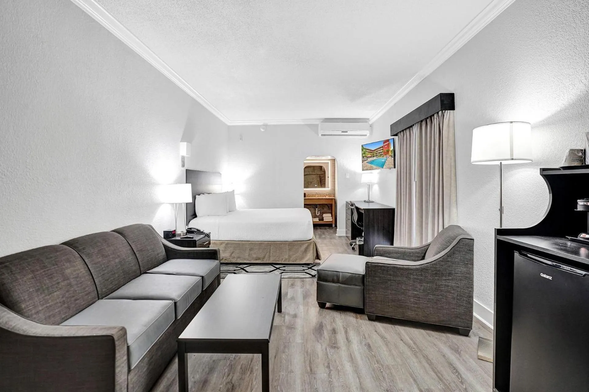 Bedroom in The Harrison Hotel, an Ascend Collection Hotel