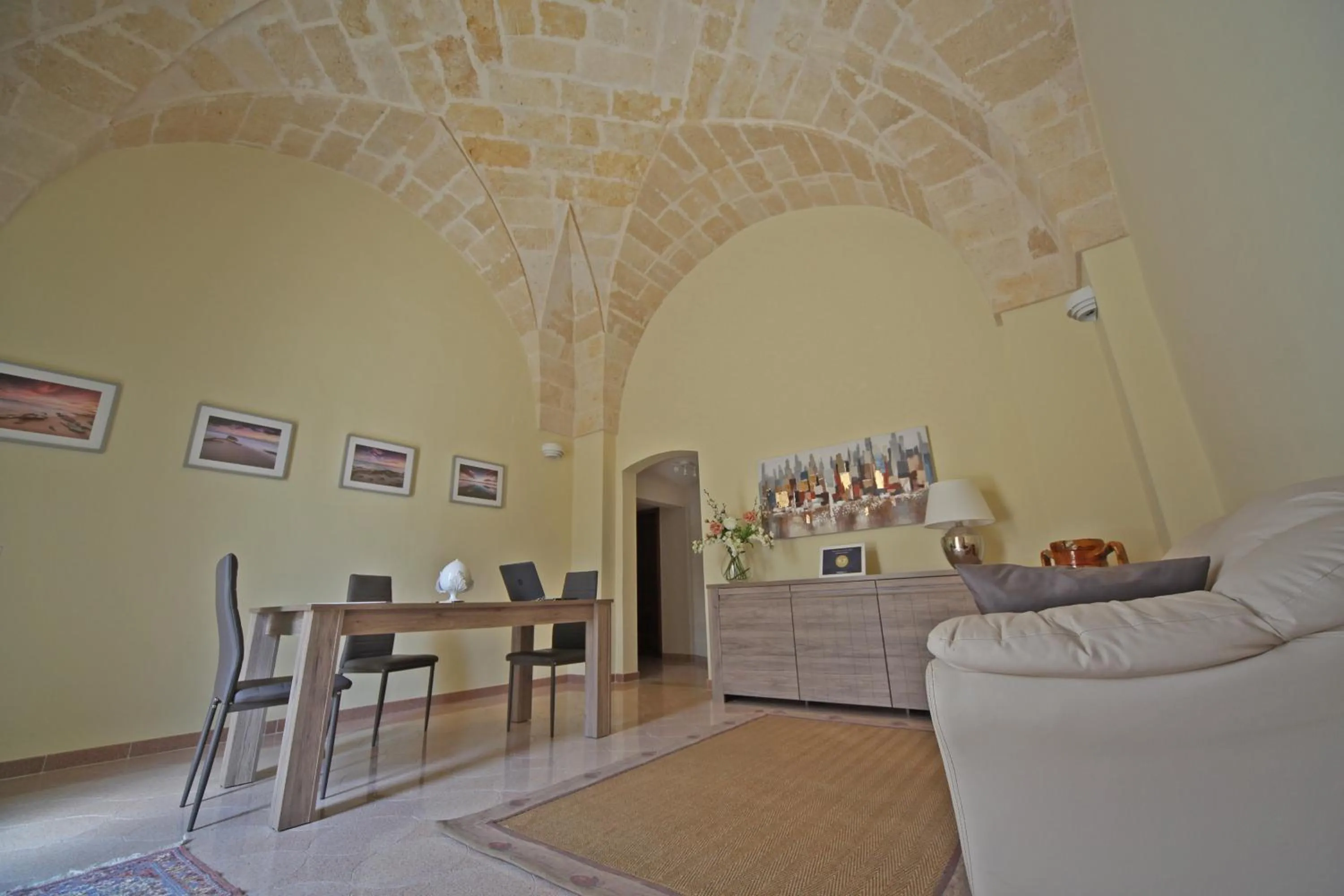 Communal lounge/ TV room in La Buona Creanza by Jdvacanze