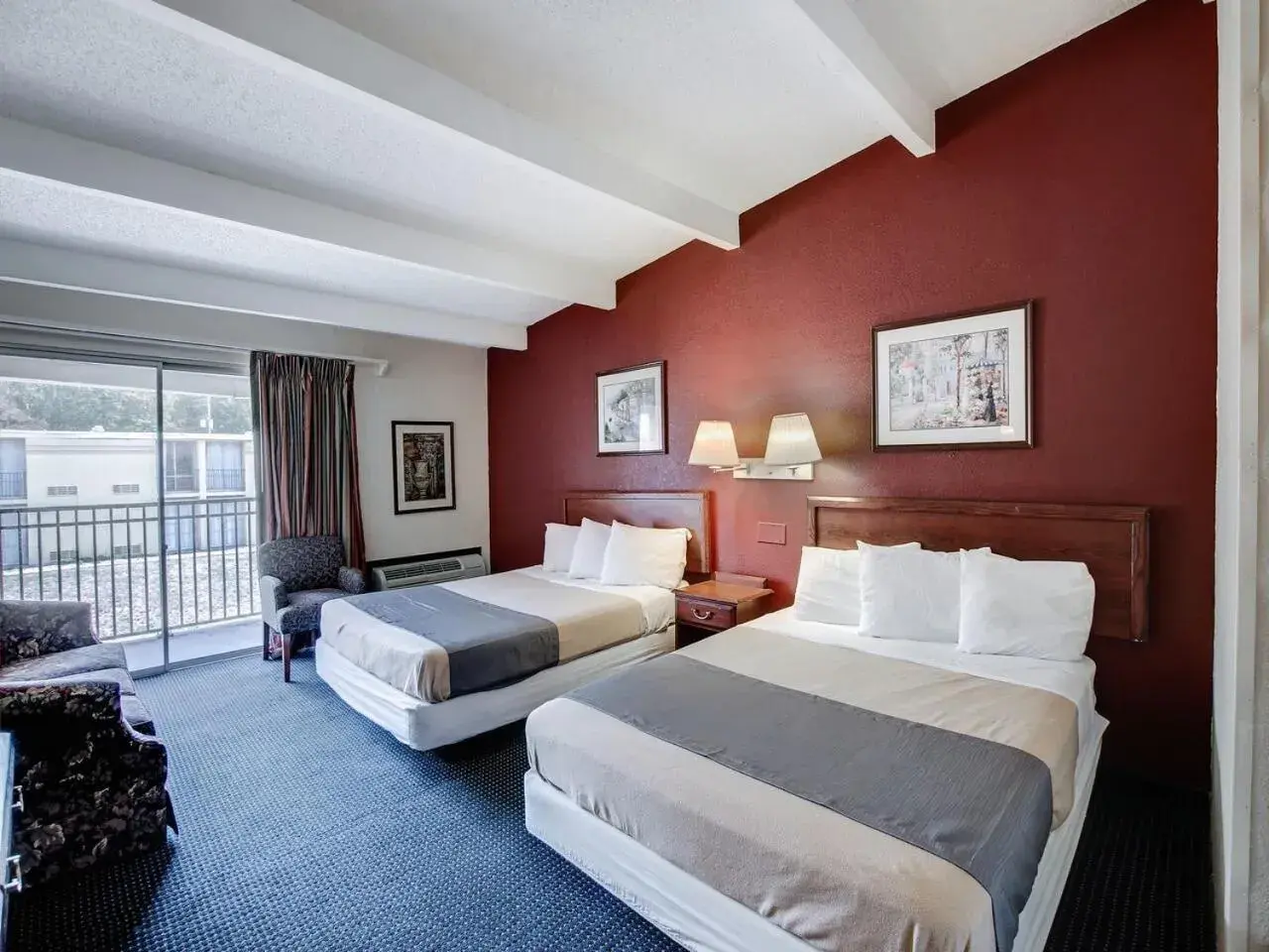 Photo of the whole room, Bed in Red Carpet INN Whippany