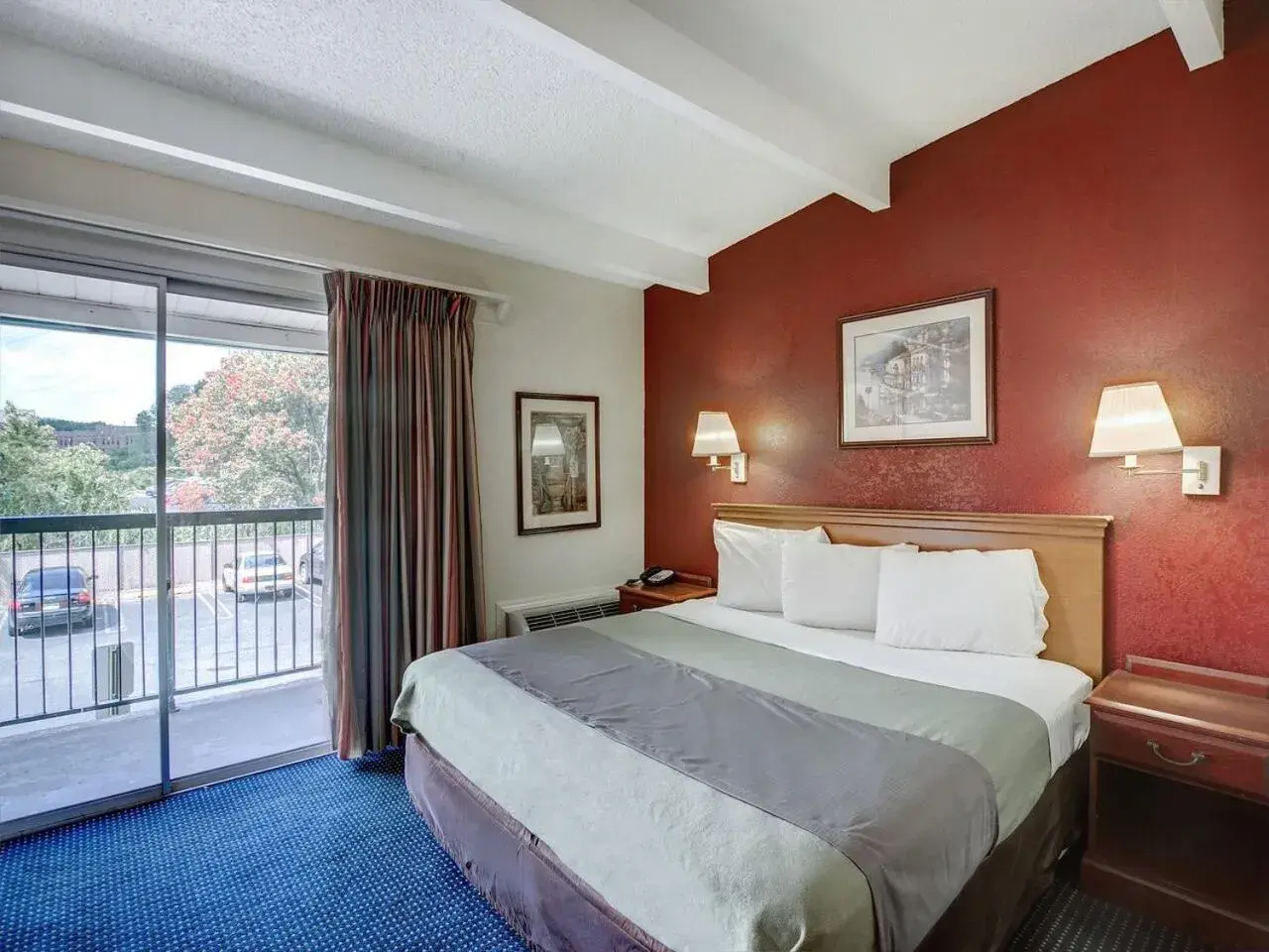 Day, Bed in Red Carpet INN Whippany