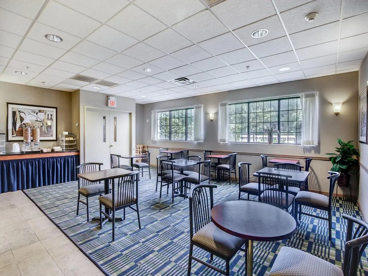 Restaurant/places to eat in Red Carpet INN Whippany