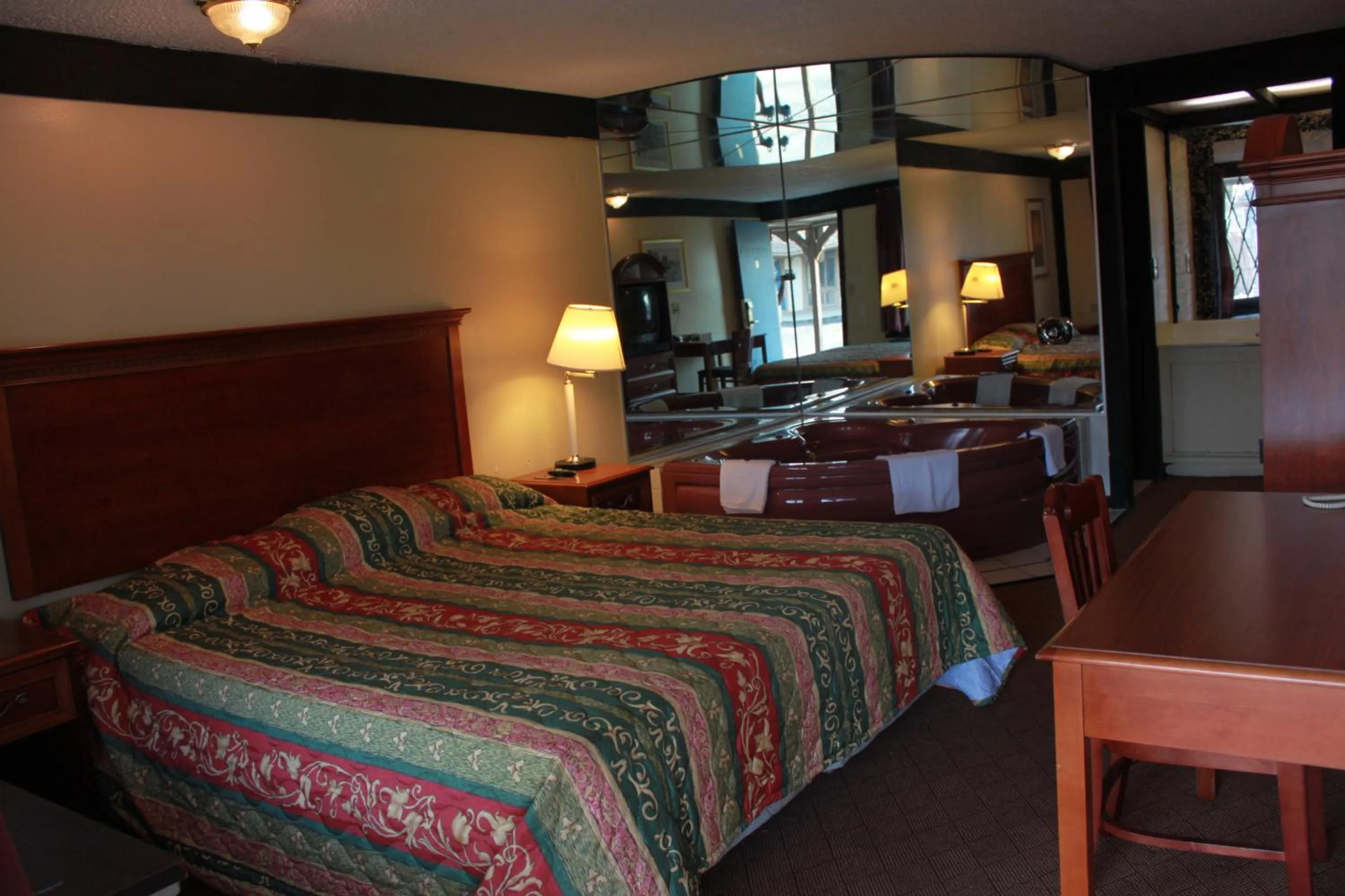 Bedroom, Bed in Knights Inn Indianapolis