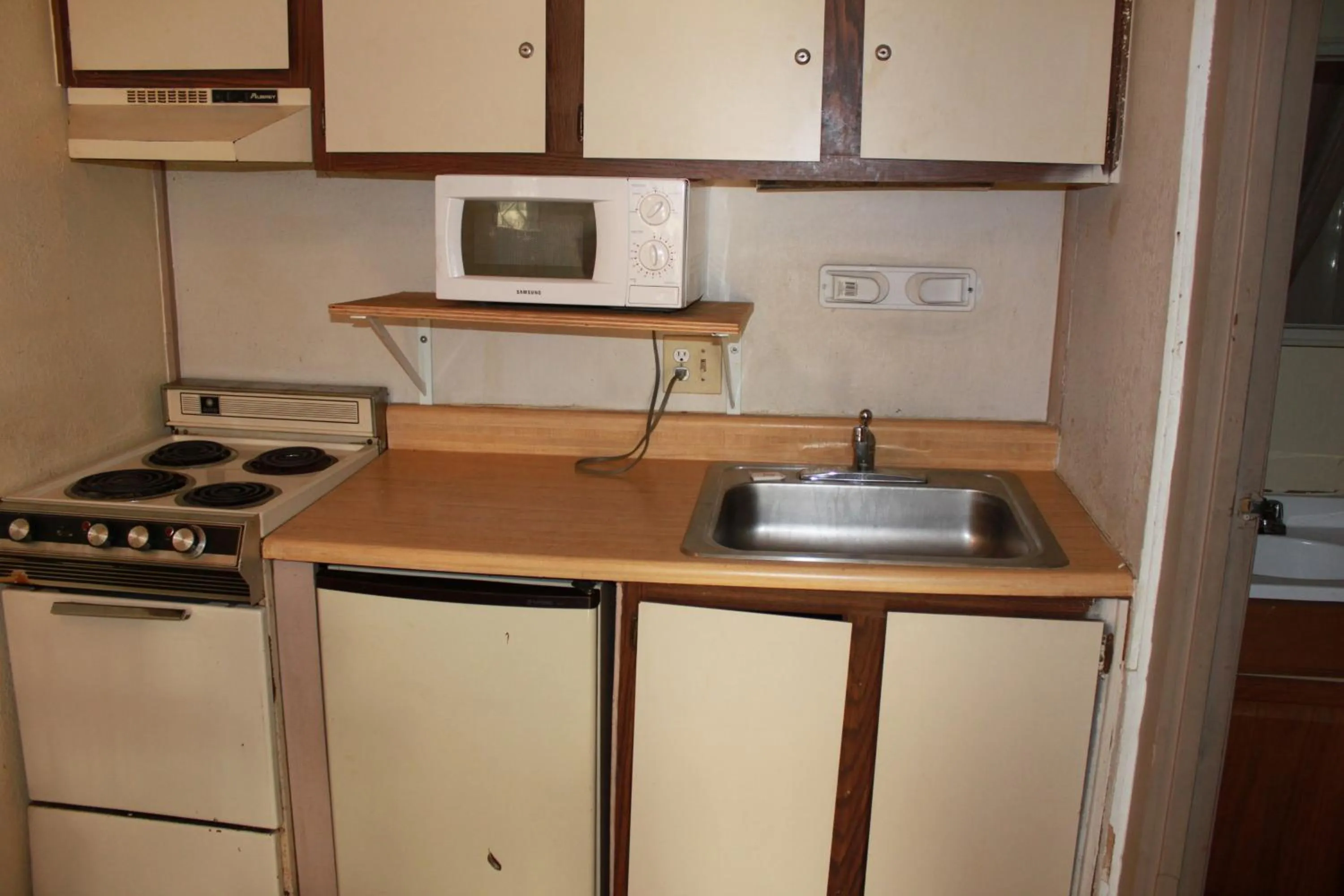 Kitchen or kitchenette in Knights Inn Indianapolis