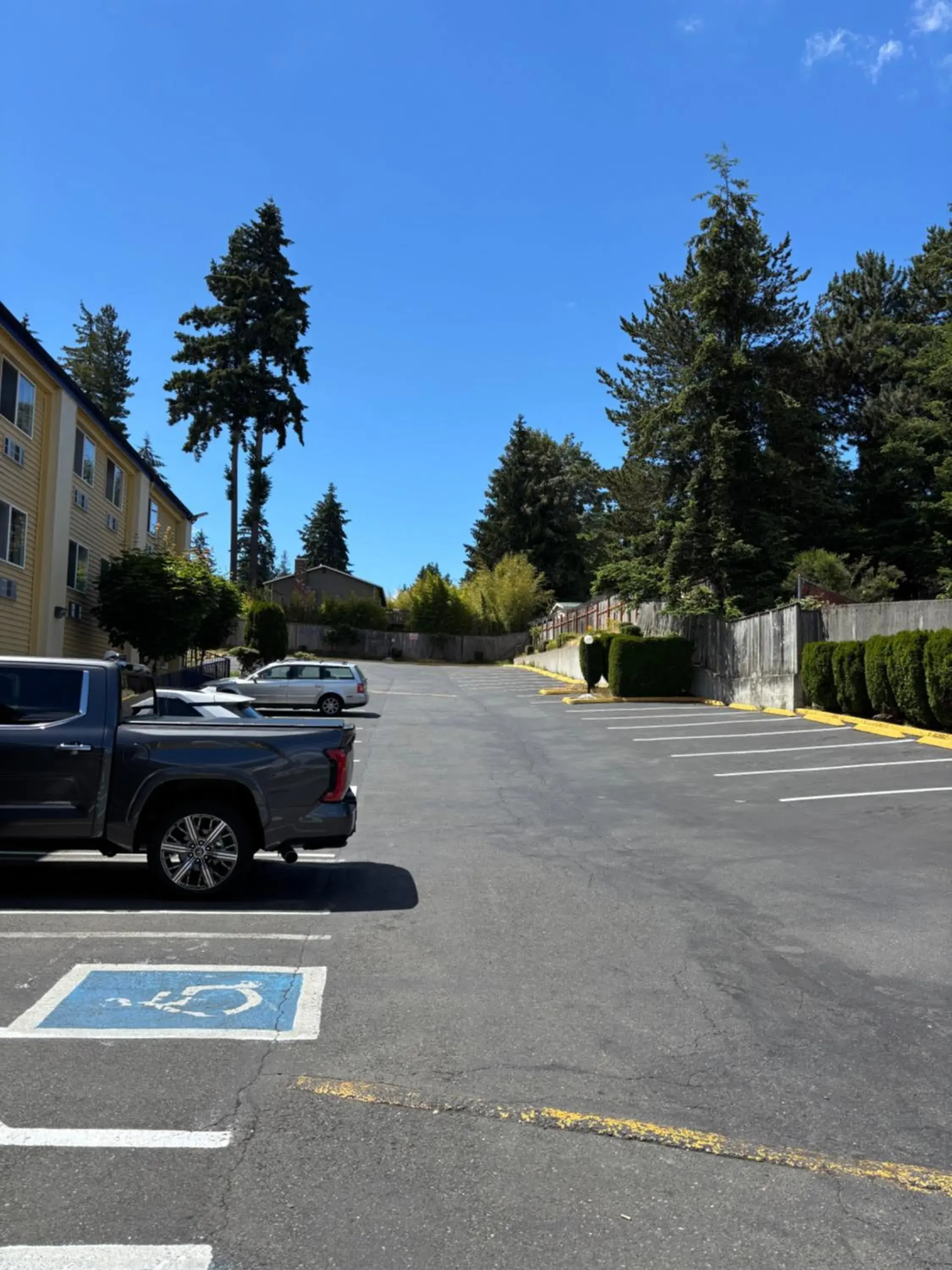Parking in Days Inn by Wyndham Seattle Aurora Parking in Days Inn by Wyndham Seattle Aurora