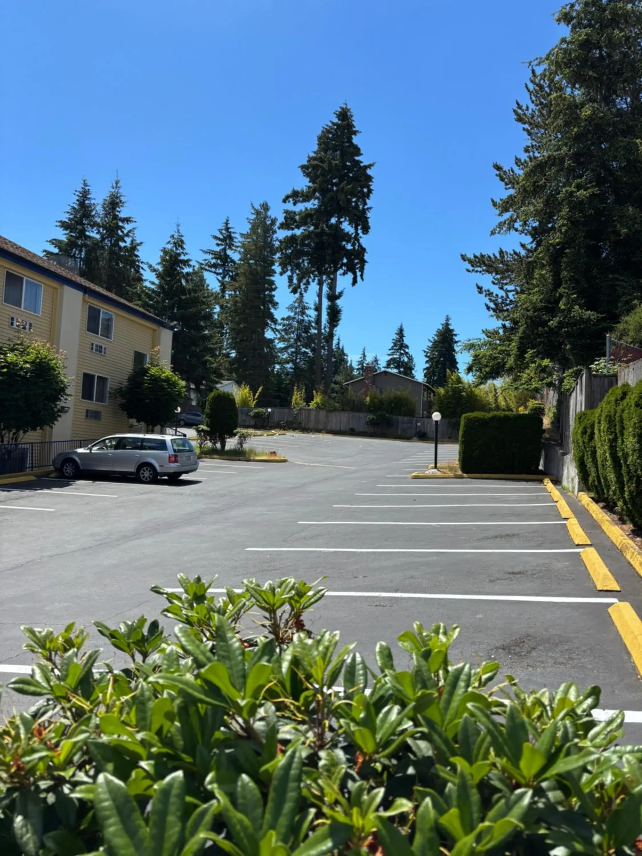 Parking in Days Inn by Wyndham Seattle Aurora Parking in Days Inn by Wyndham Seattle Aurora