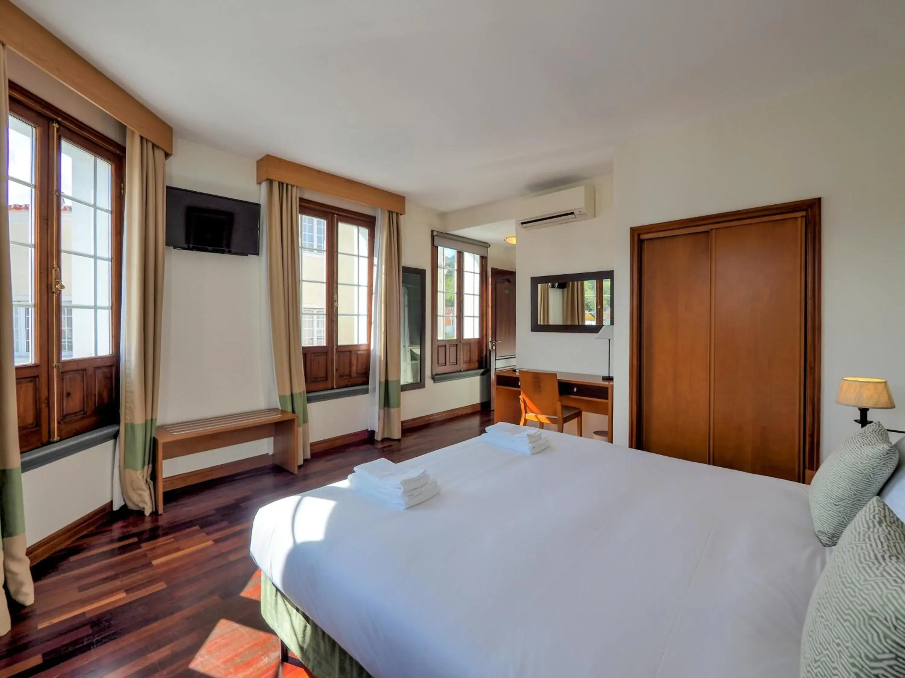 Communal lounge/ TV room, Bed in Hotel Vale Verde Communal lounge/ TV room, Bed in Hotel Vale Verde