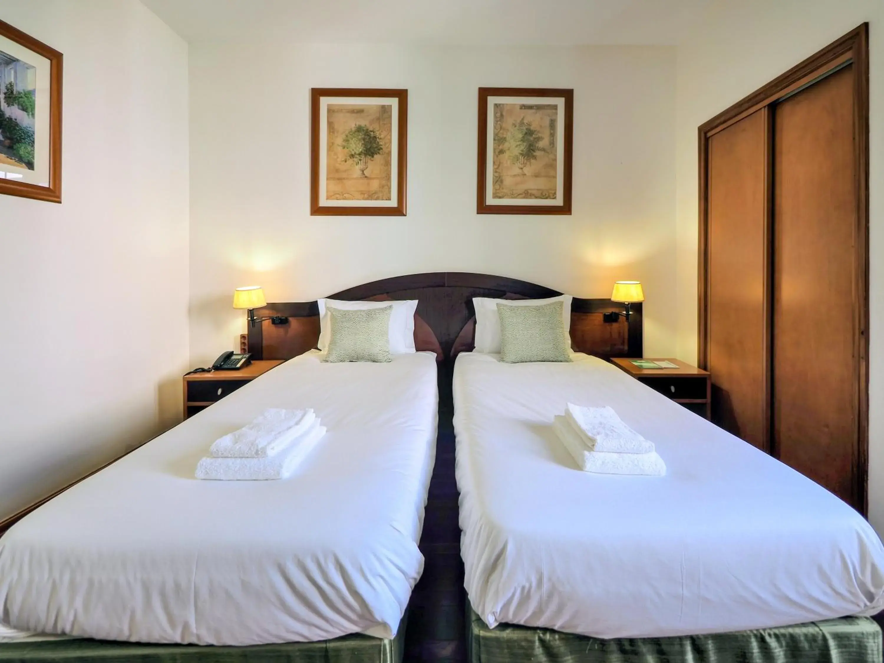Twin Room - single occupancy in Hotel Vale Verde Twin Room - single occupancy in Hotel Vale Verde