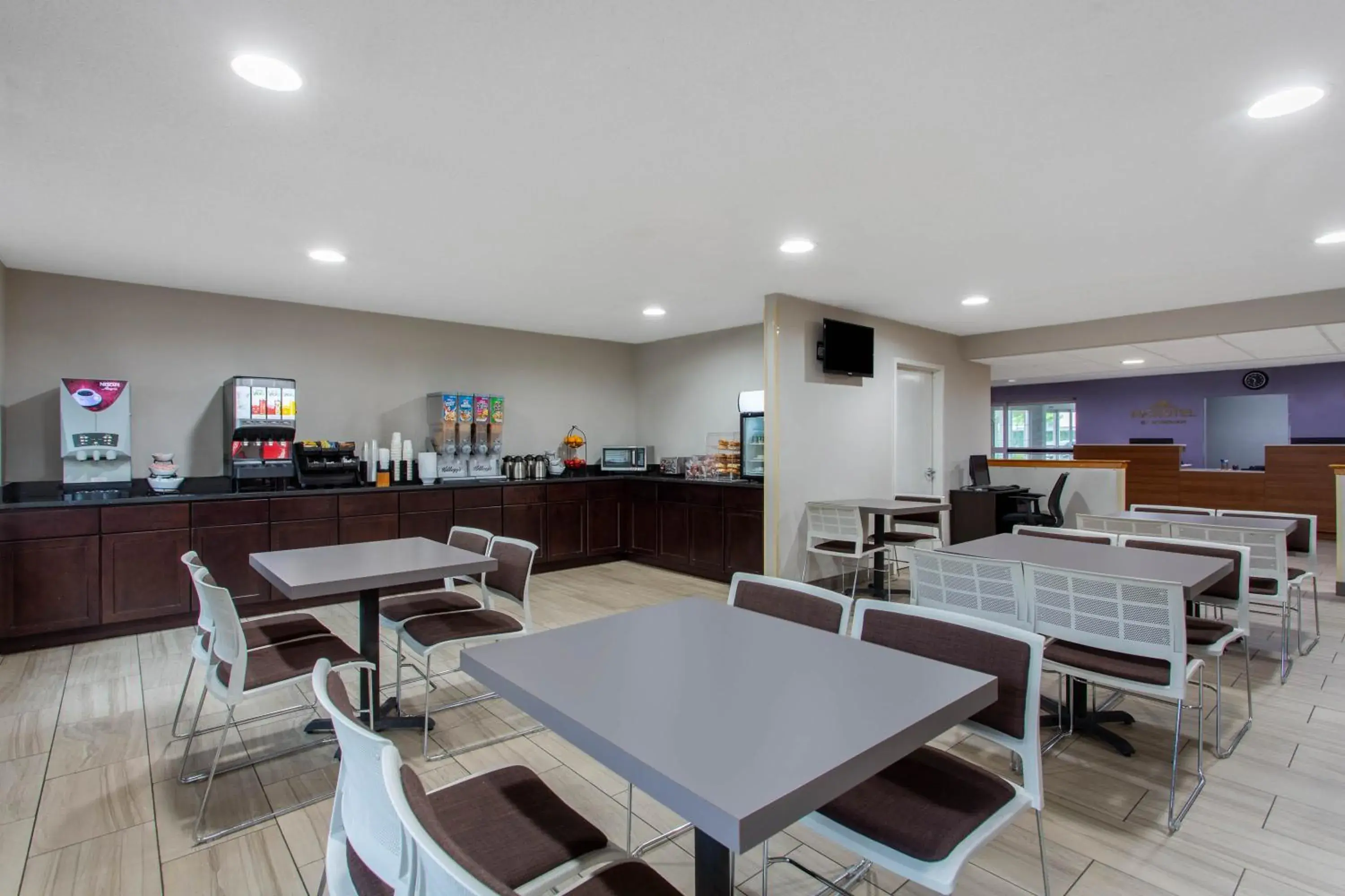 Restaurant/places to eat in Microtel Inn & Suites by Wyndham Philadelphia Airport Restaurant/places to eat in Microtel Inn & Suites by Wyndham Philadelphia Airport