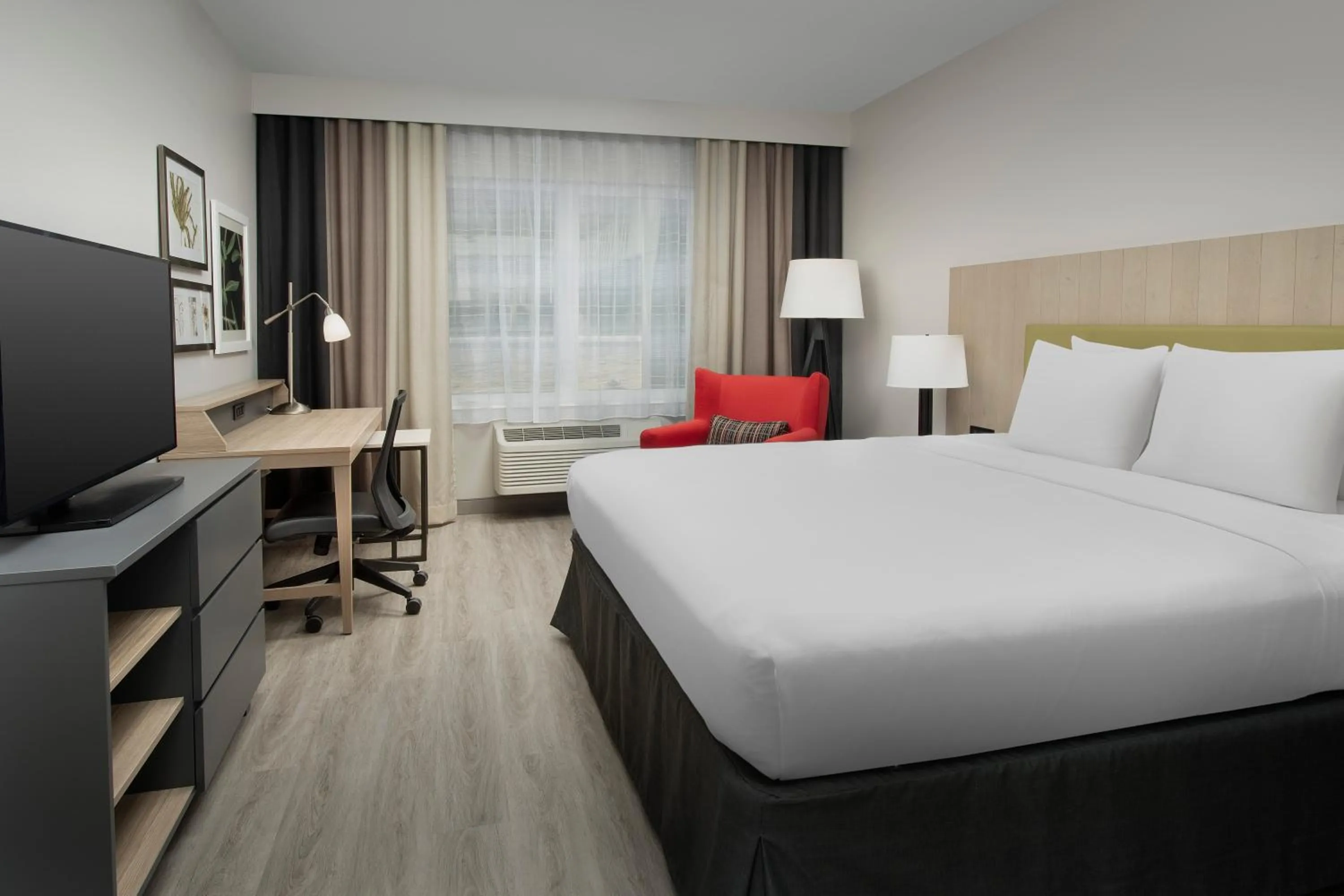 Photo of the whole room, Bed in Country Inn & Suites by Radisson, Seattle-Tacoma International Airport, WA