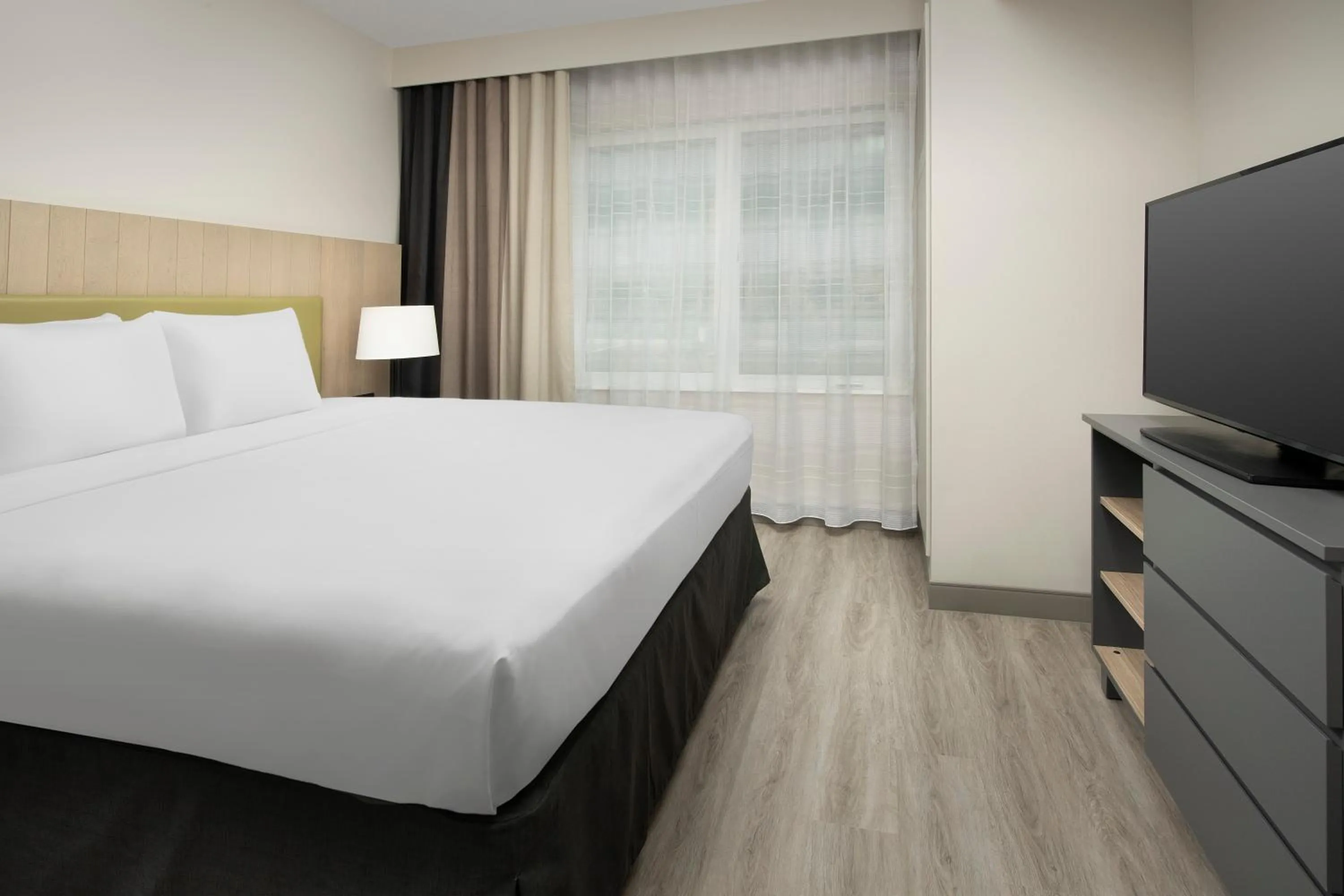 Bed in Country Inn & Suites by Radisson, Seattle-Tacoma International Airport, WA