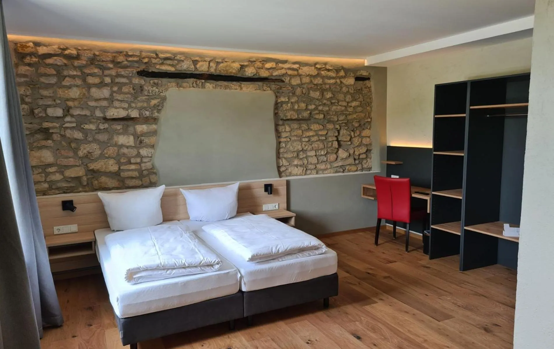 Photo of the whole room, Bed in Wein Erlebnis Hotel Maimühle