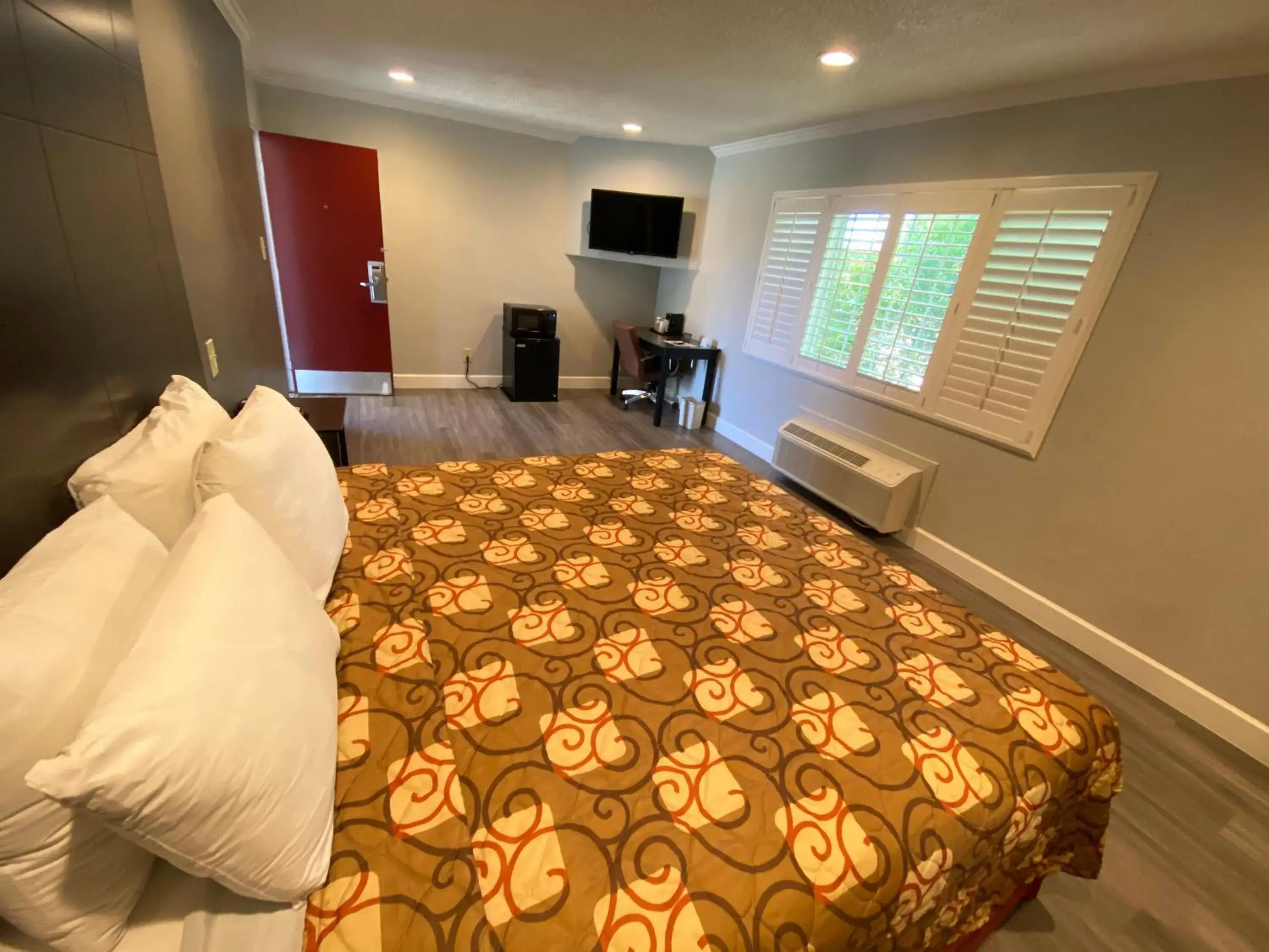 Bed in Budget Inn of Hayward Bed in Budget Inn of Hayward