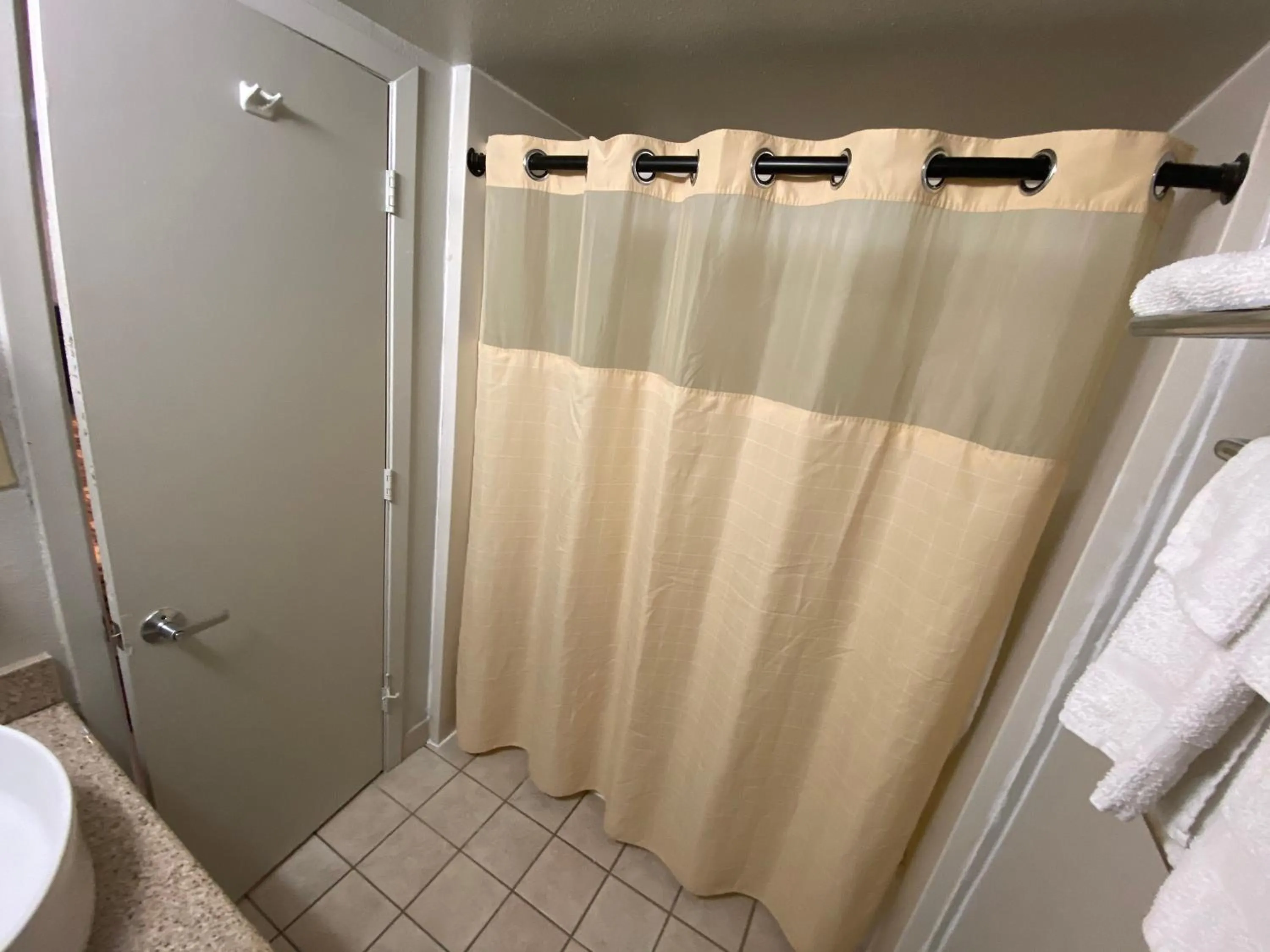 Bathroom in Budget Inn of Hayward